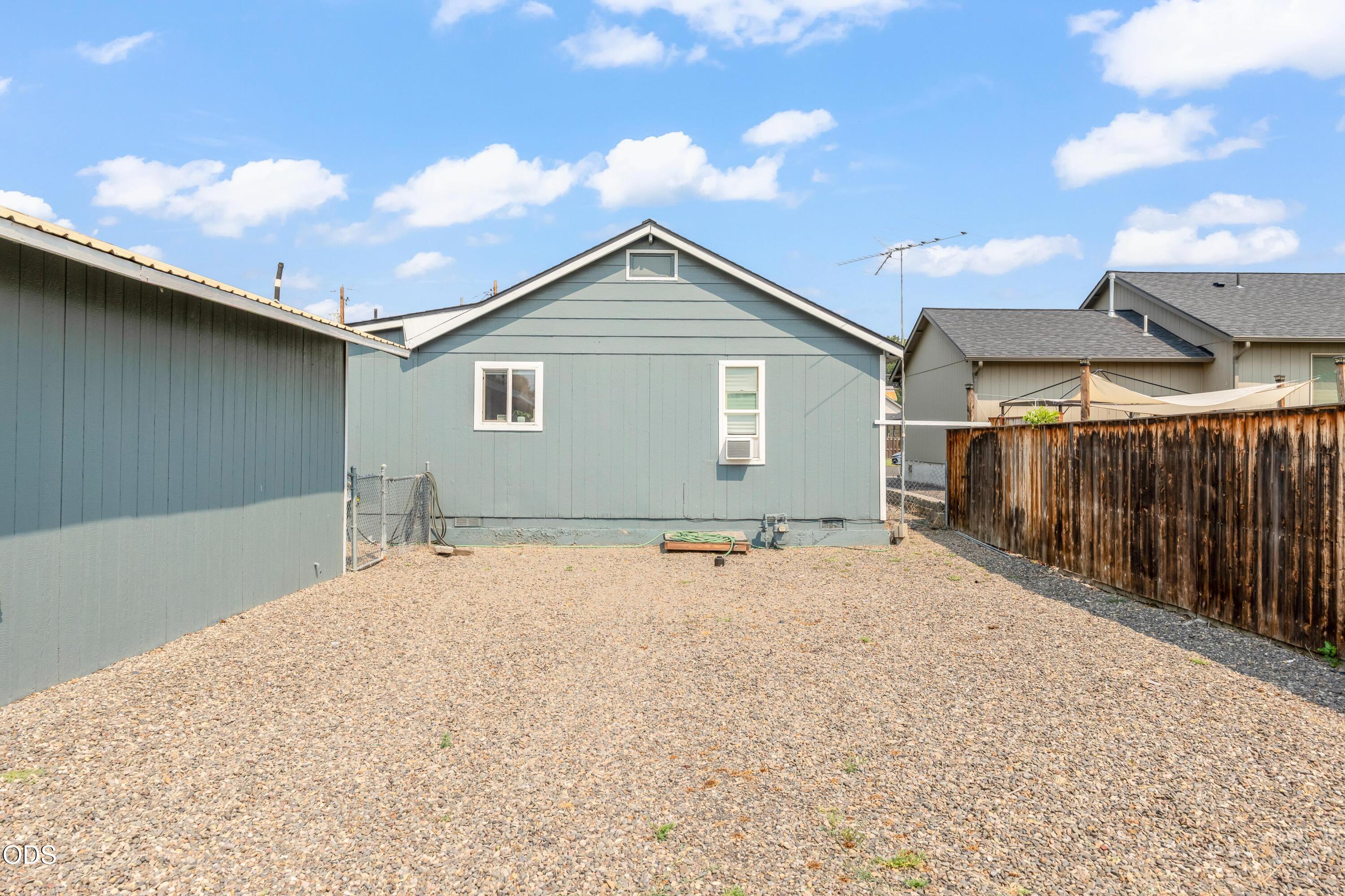 845 NW Claypool Street