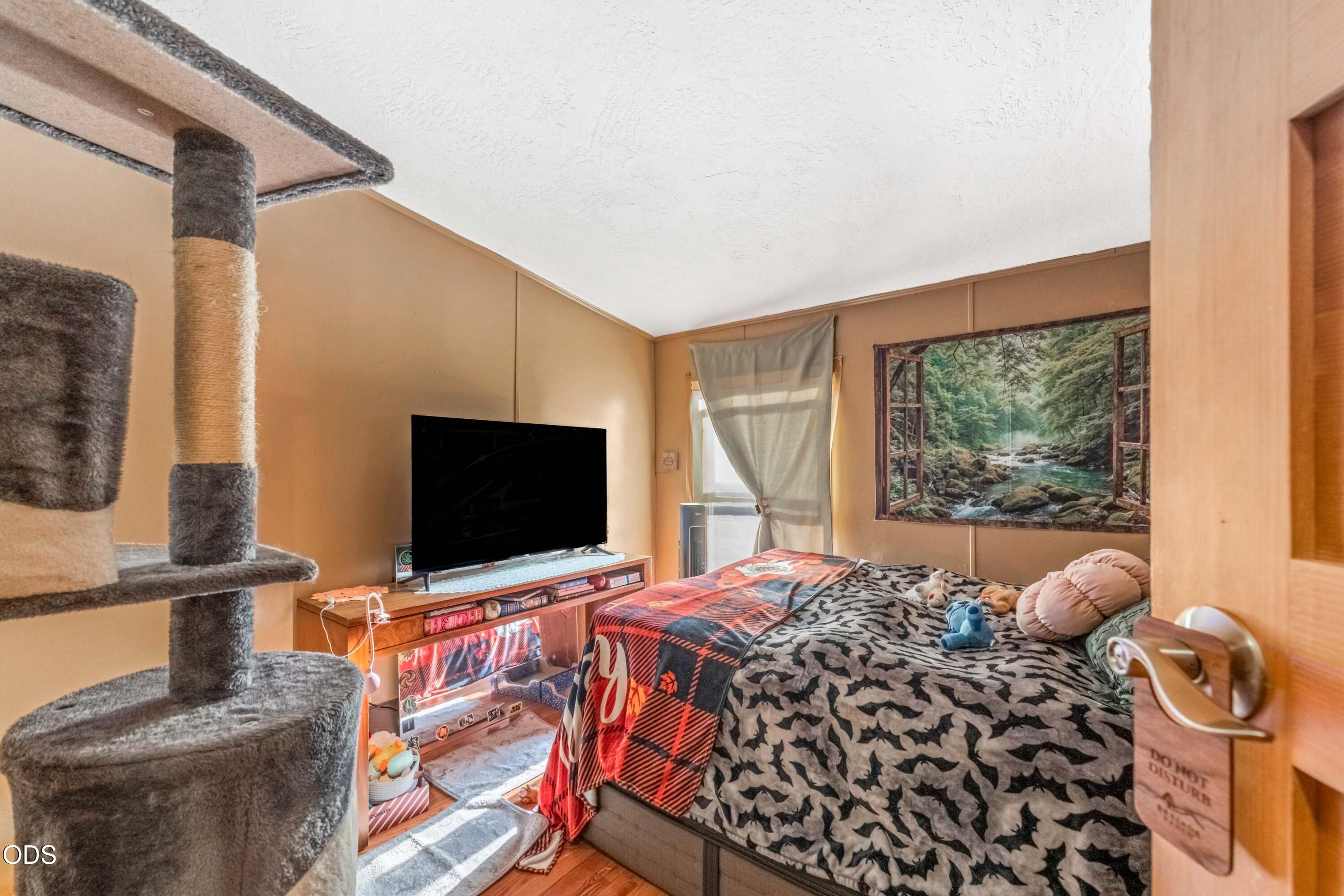 939 NW Cains Road