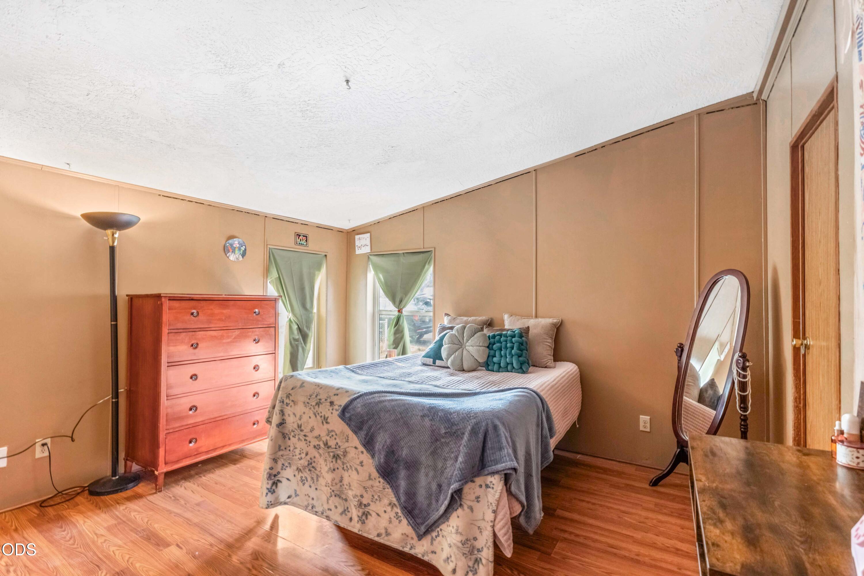 939 NW Cains Road