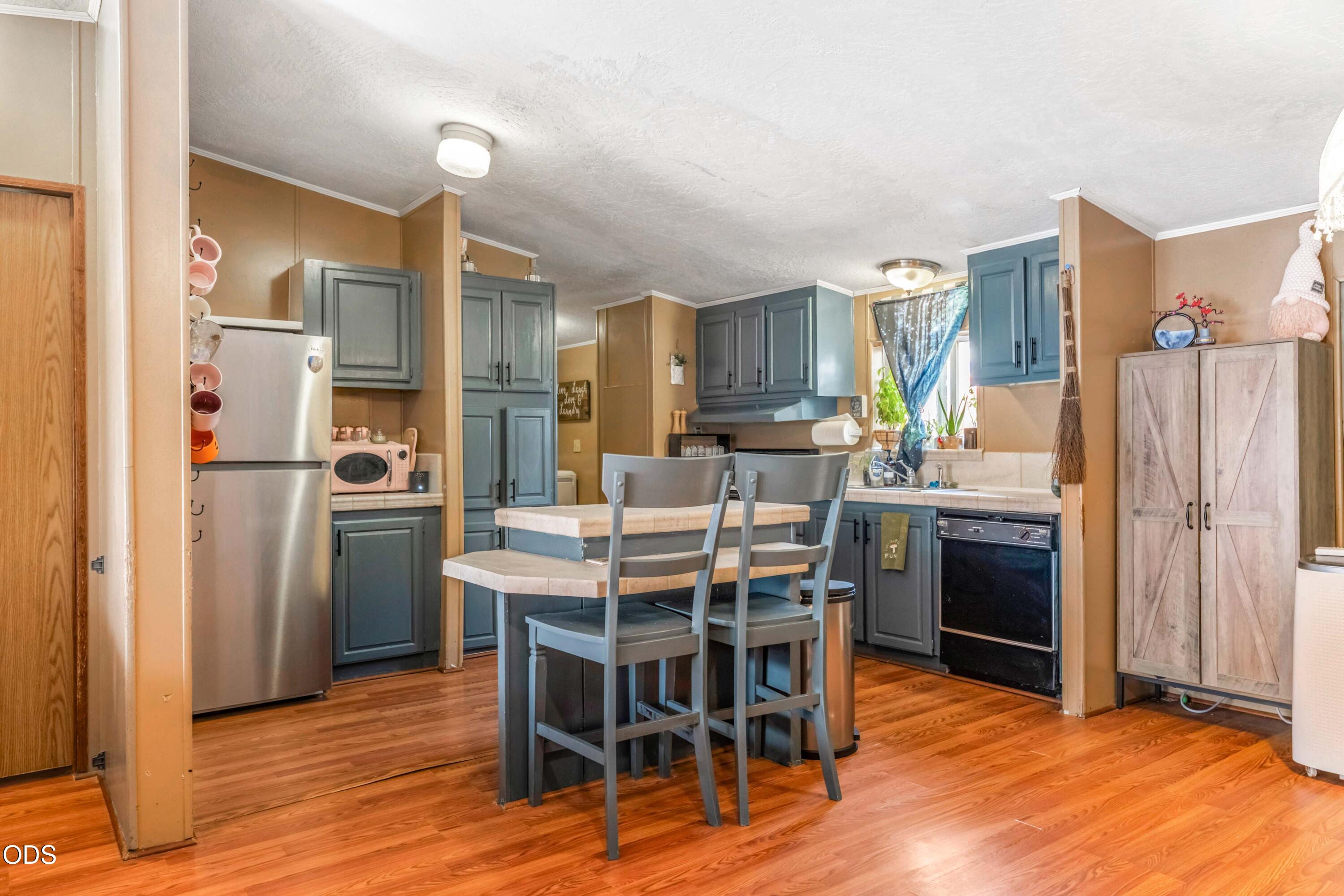 939 NW Cains Road