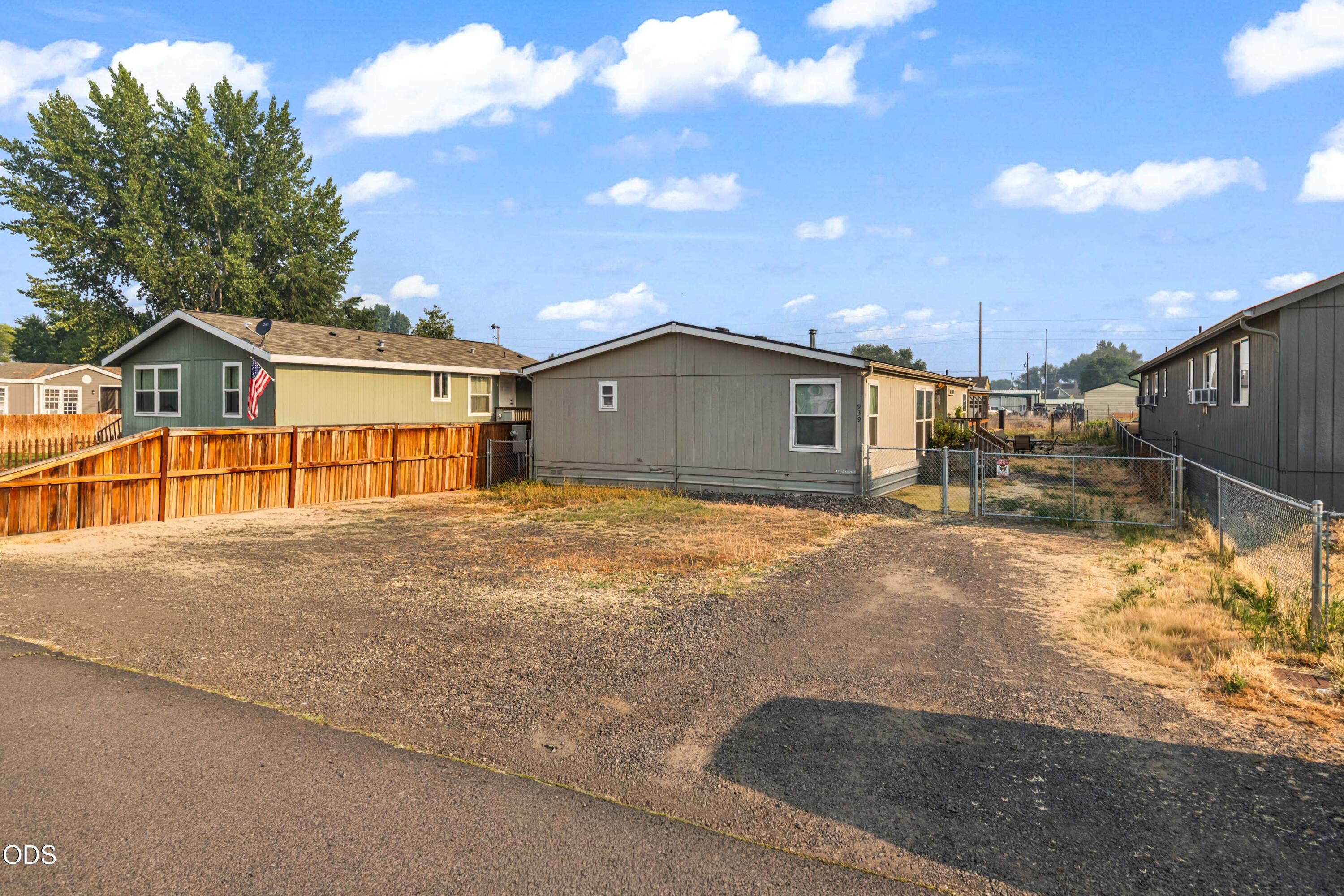 939 NW Cains Road