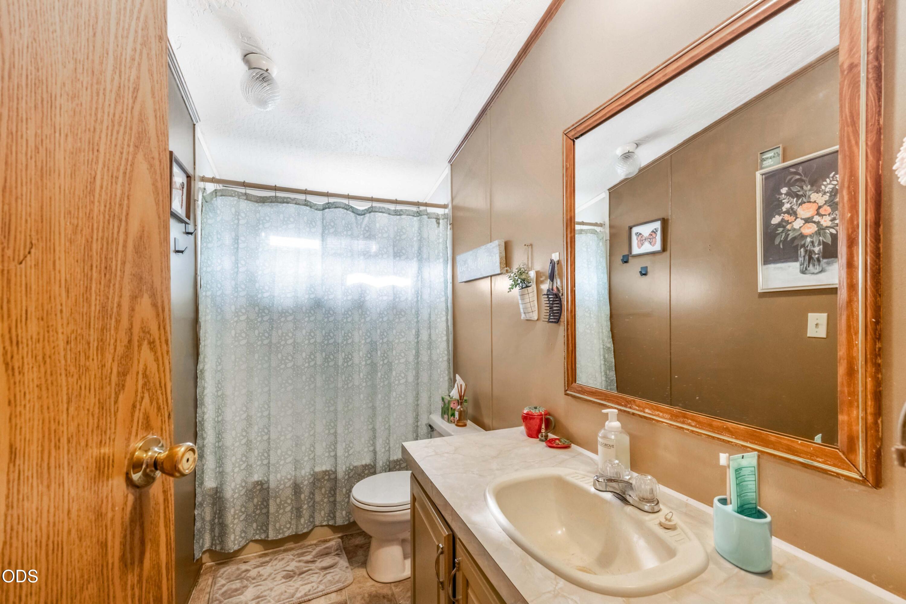 939 NW Cains Road