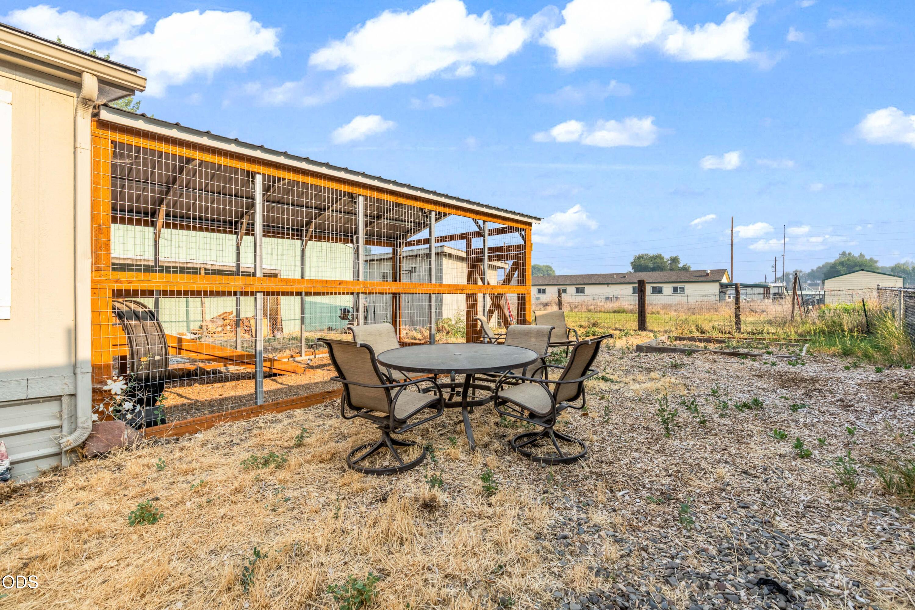 939 NW Cains Road