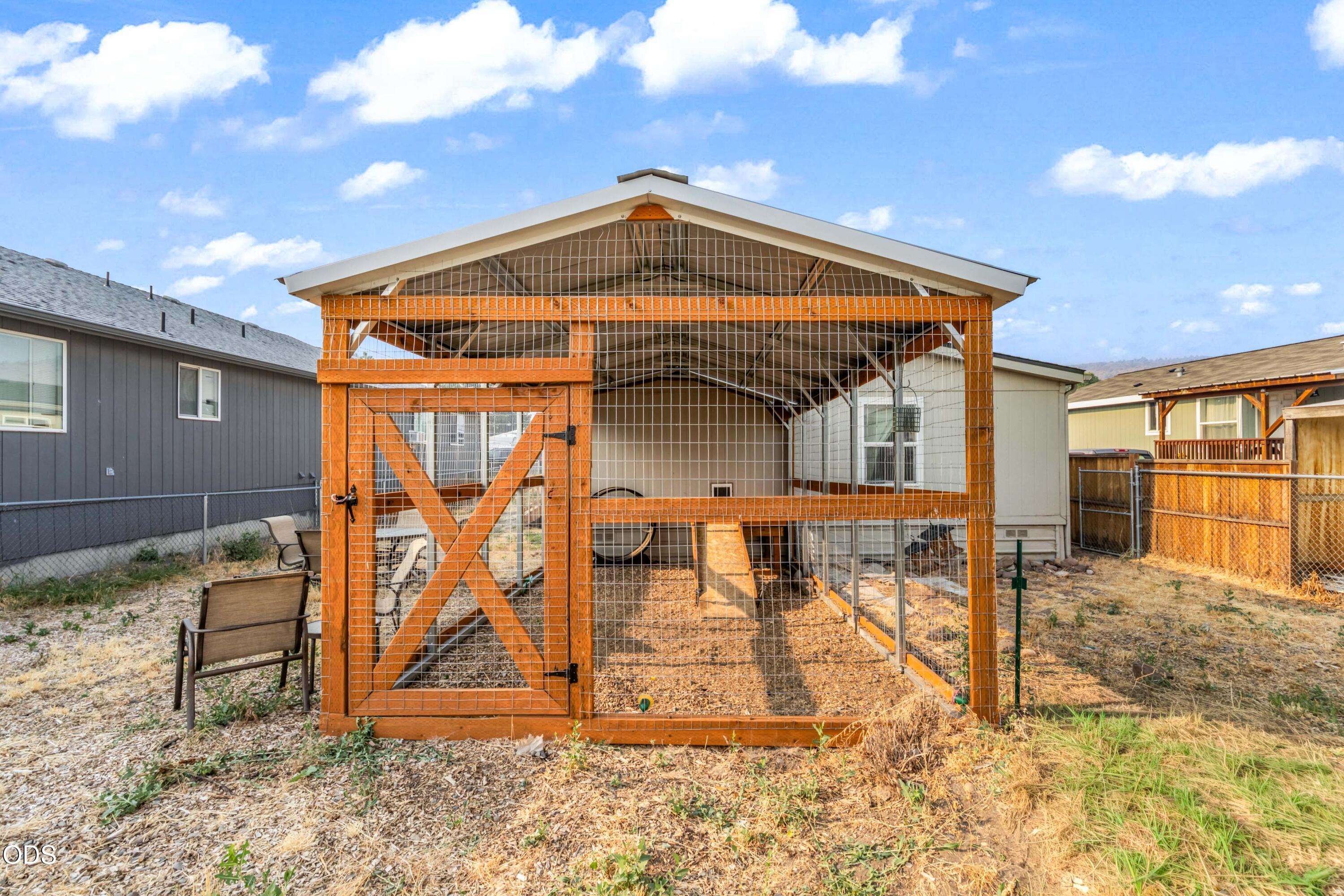 939 NW Cains Road