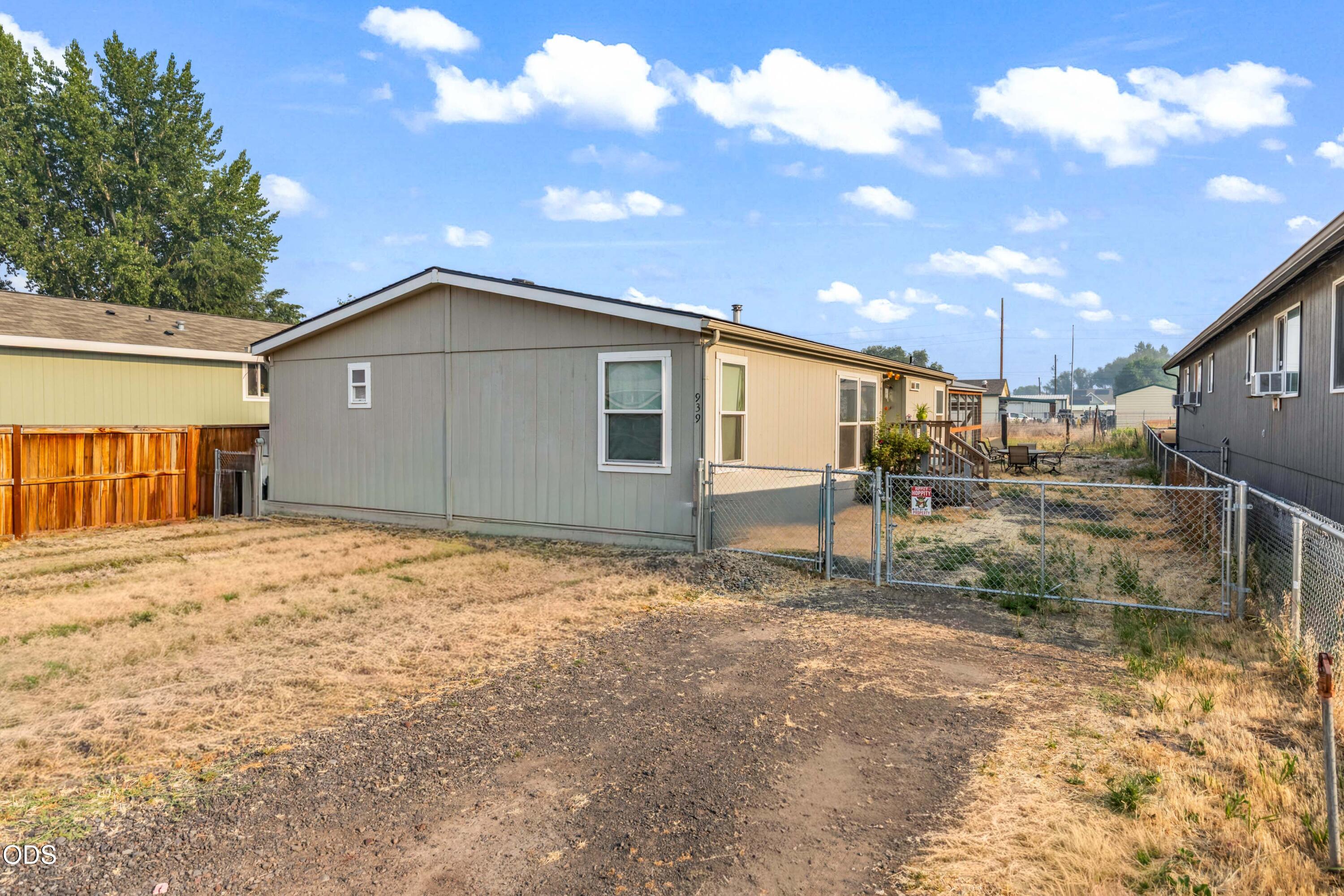 939 NW Cains Road