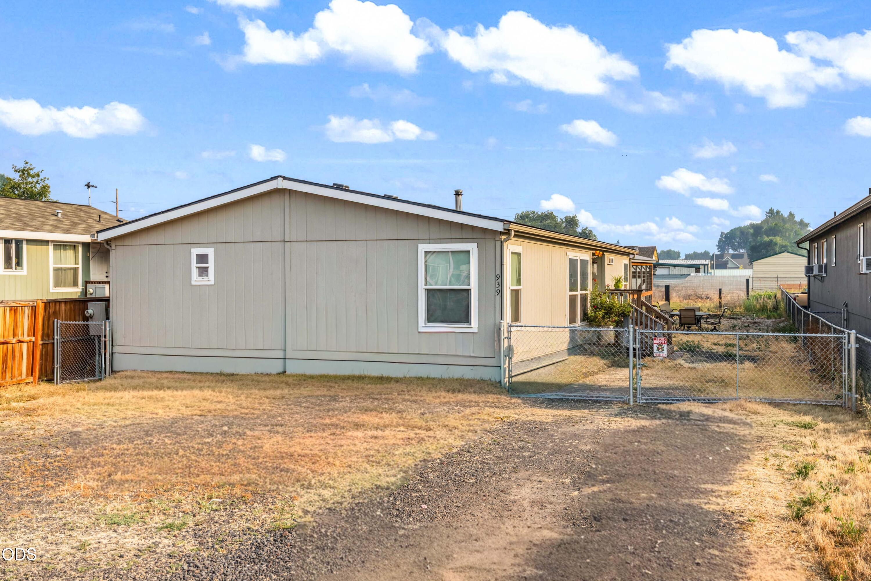 939 NW Cains Road