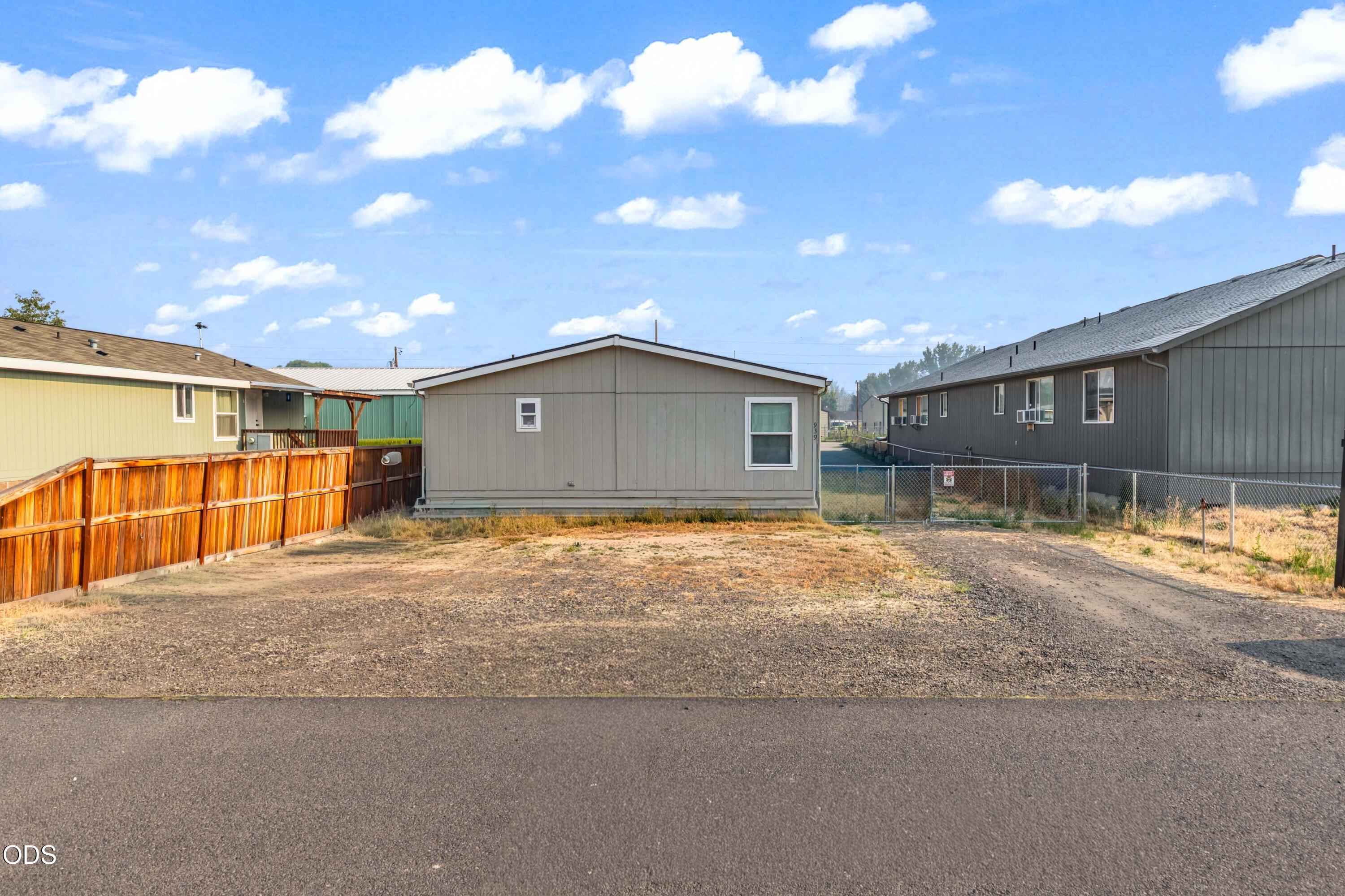 939 NW Cains Road