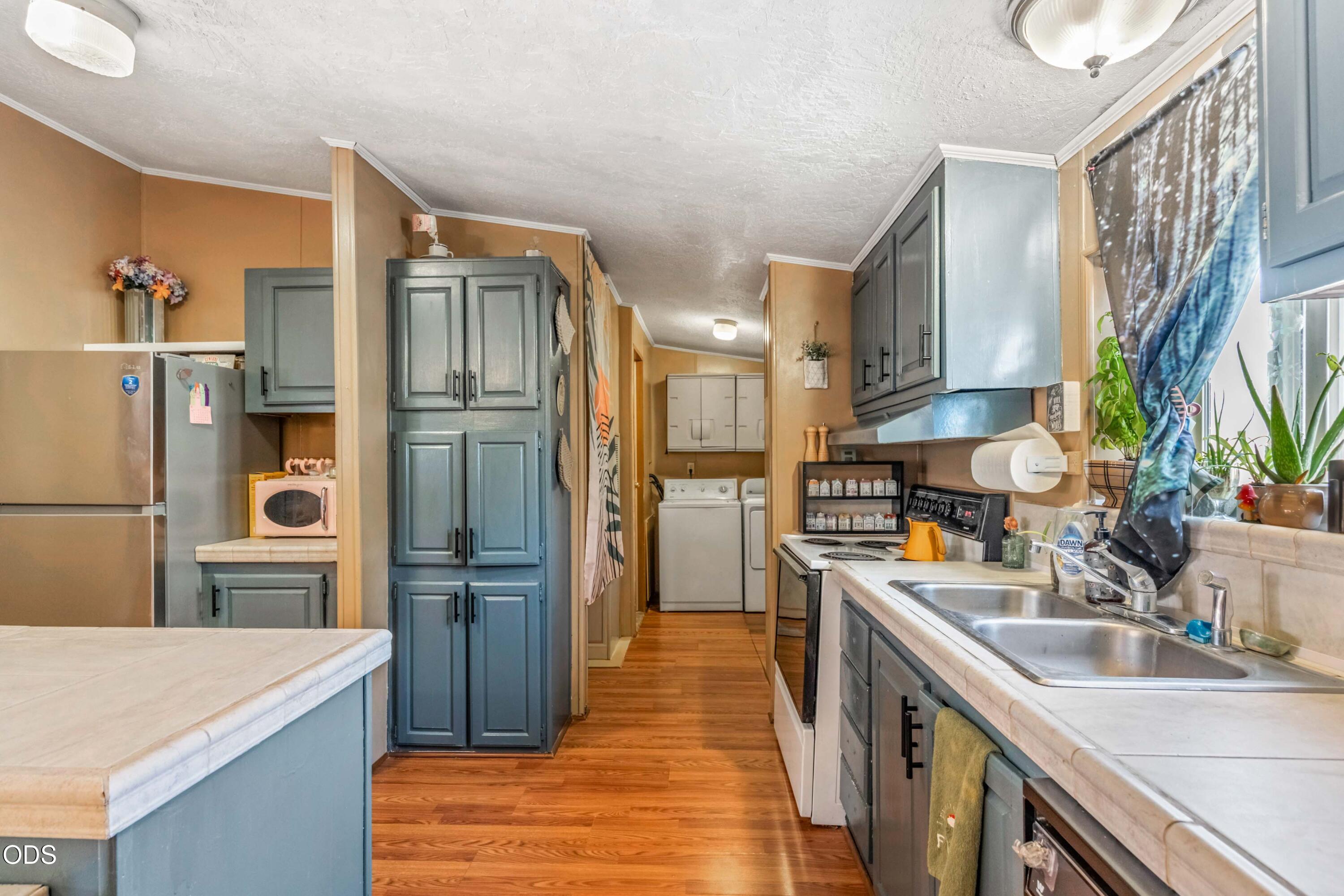 939 NW Cains Road