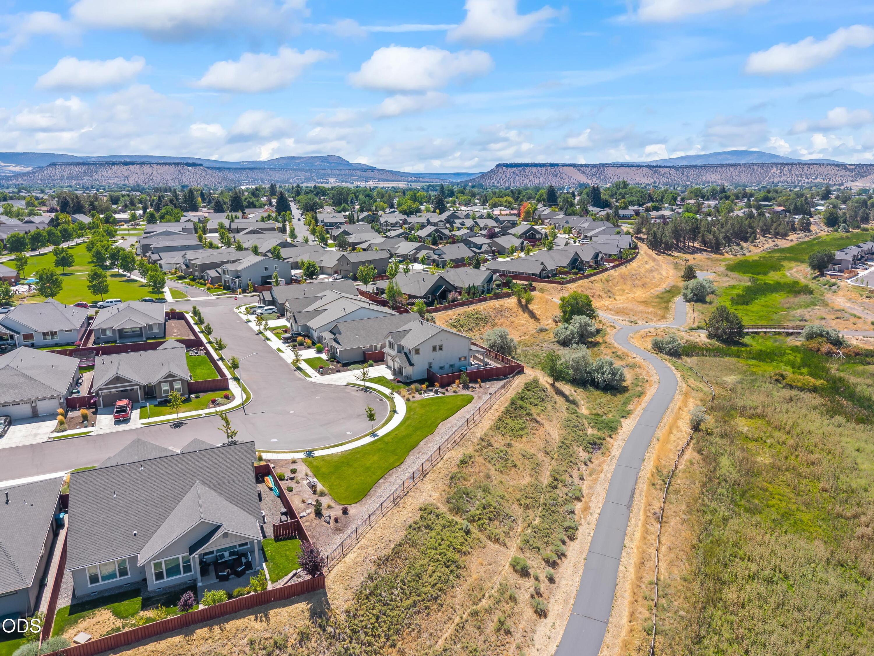 1041 NE Henry Drive
