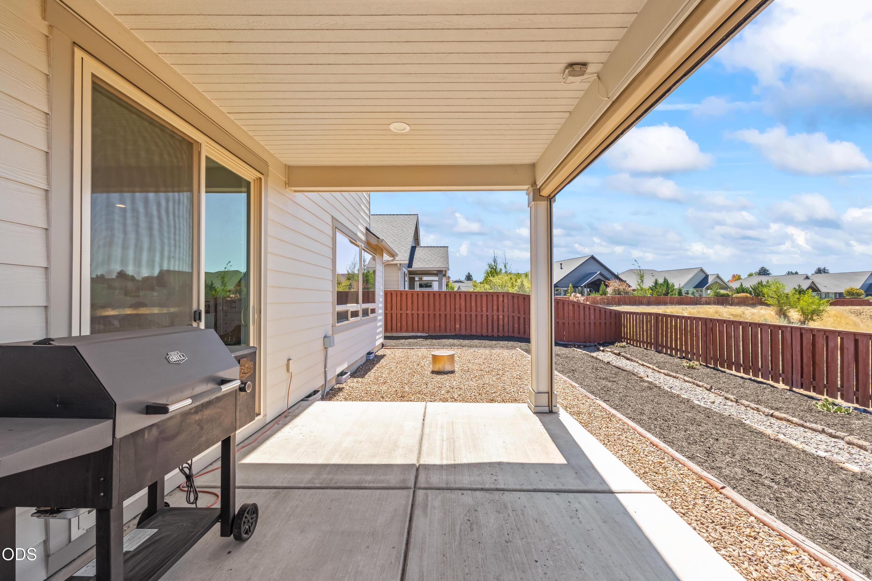 1041 NE Henry Drive
