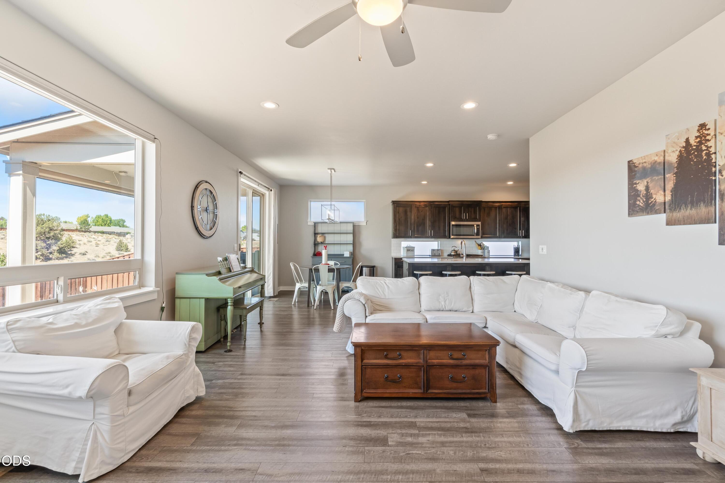 1041 NE Henry Drive