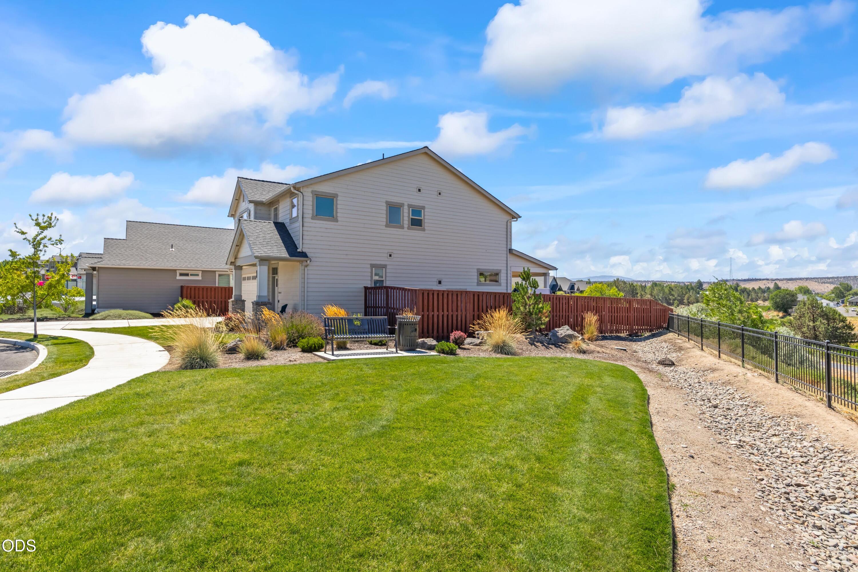 1041 NE Henry Drive