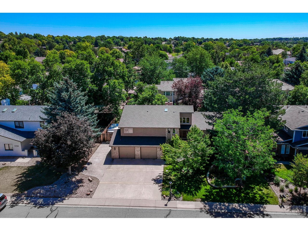 1234 Twin Peaks Cir