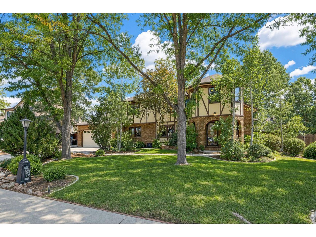 1224 Twin Peaks Cir