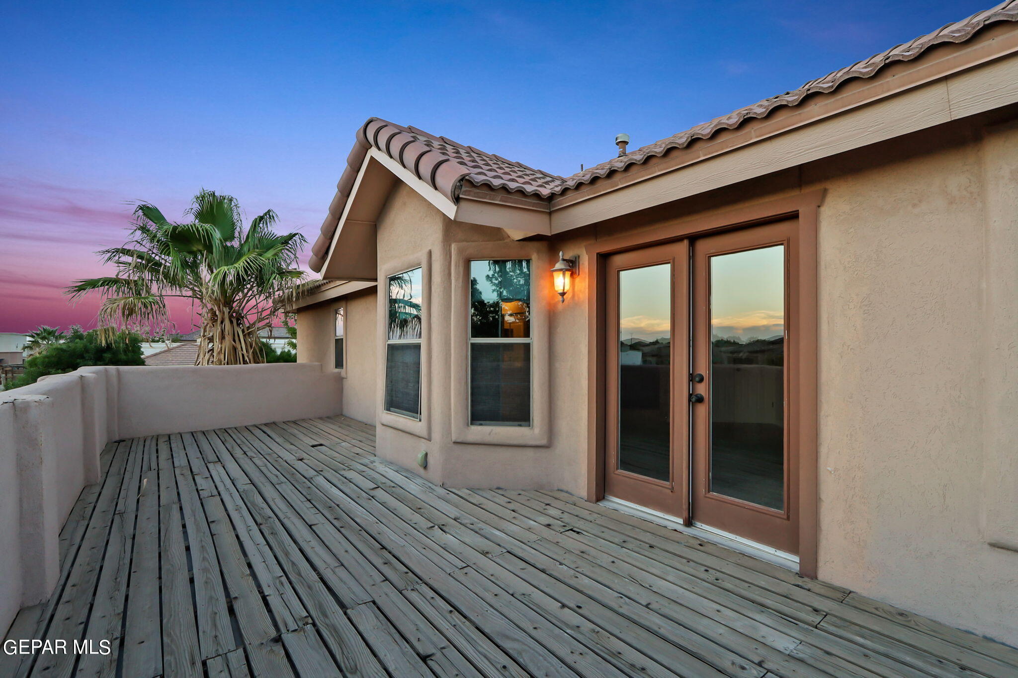 5645 Valley Oak Drive Drive