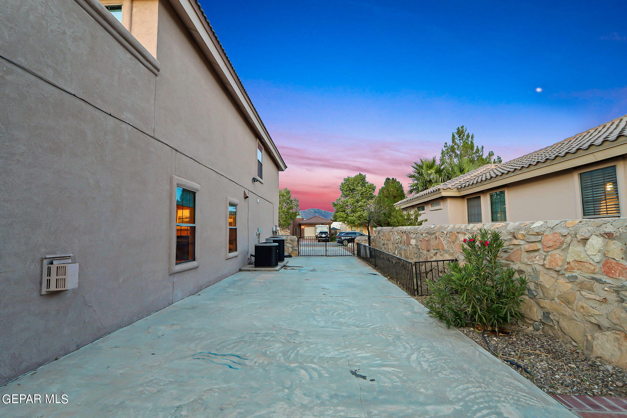 5645 Valley Oak Drive Drive