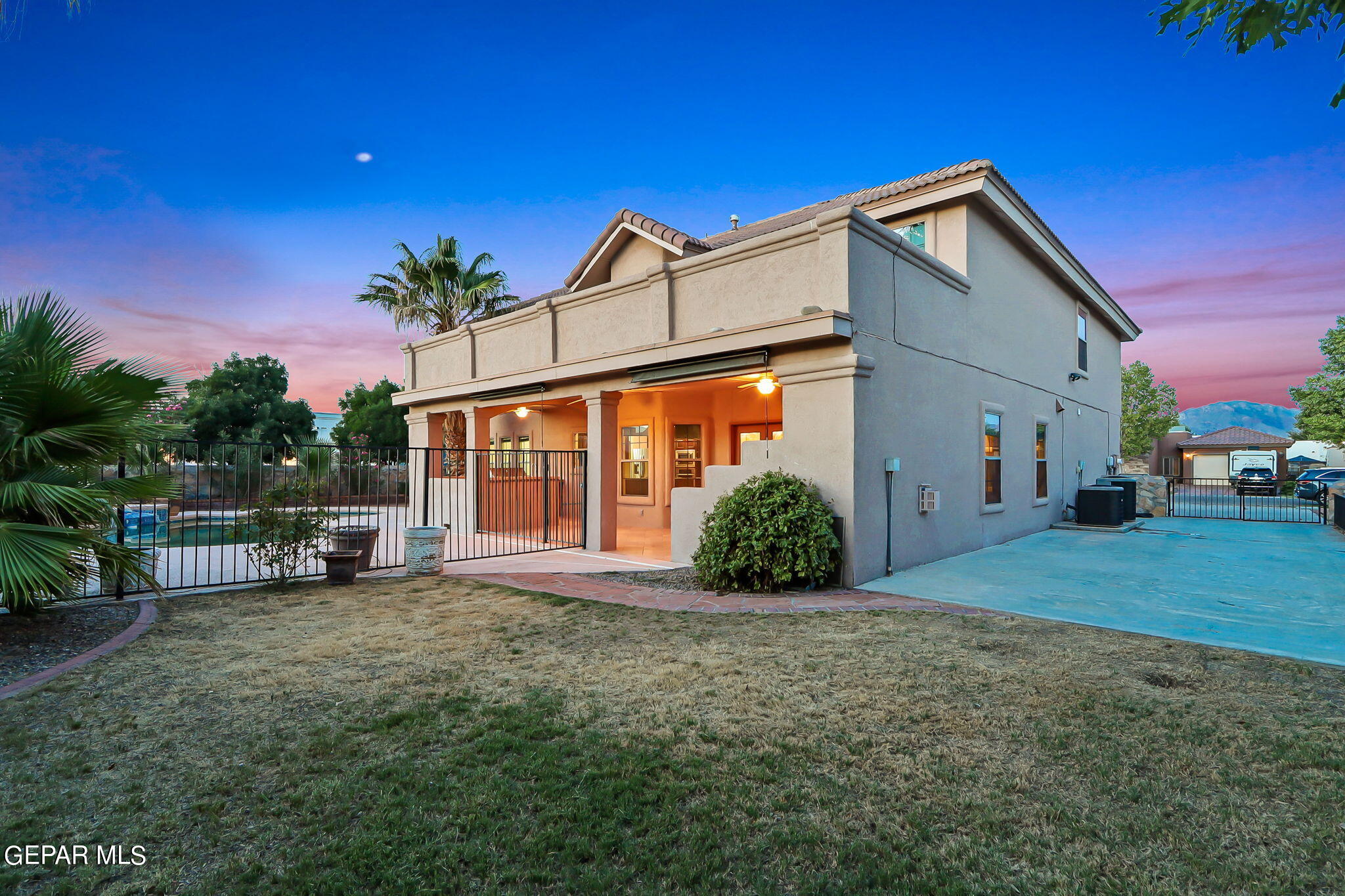 5645 Valley Oak Drive Drive