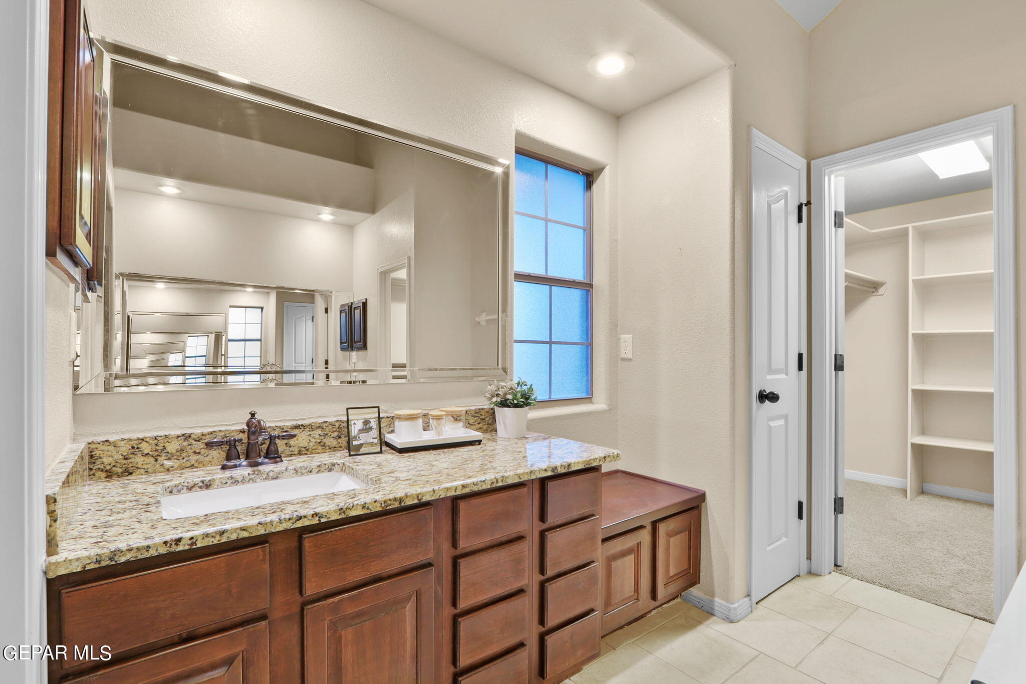 5645 Valley Oak Drive Drive