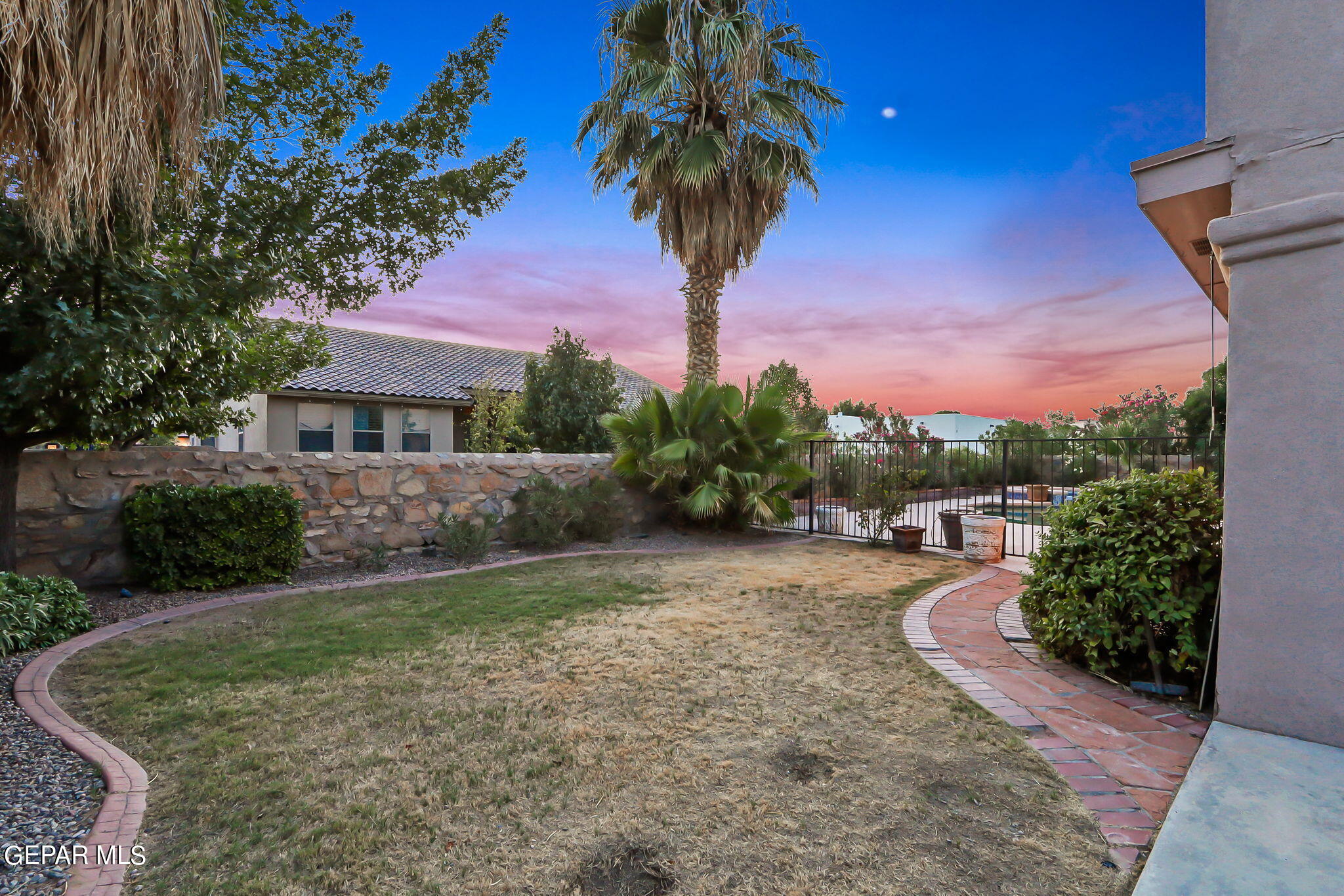 5645 Valley Oak Drive Drive