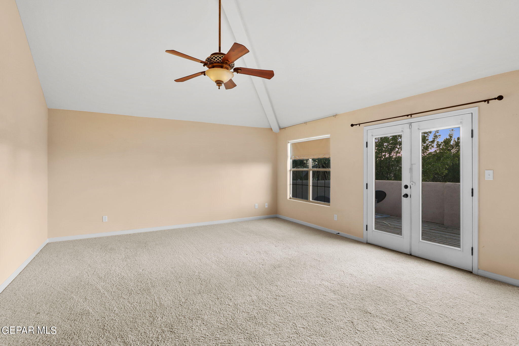 5645 Valley Oak Drive Drive