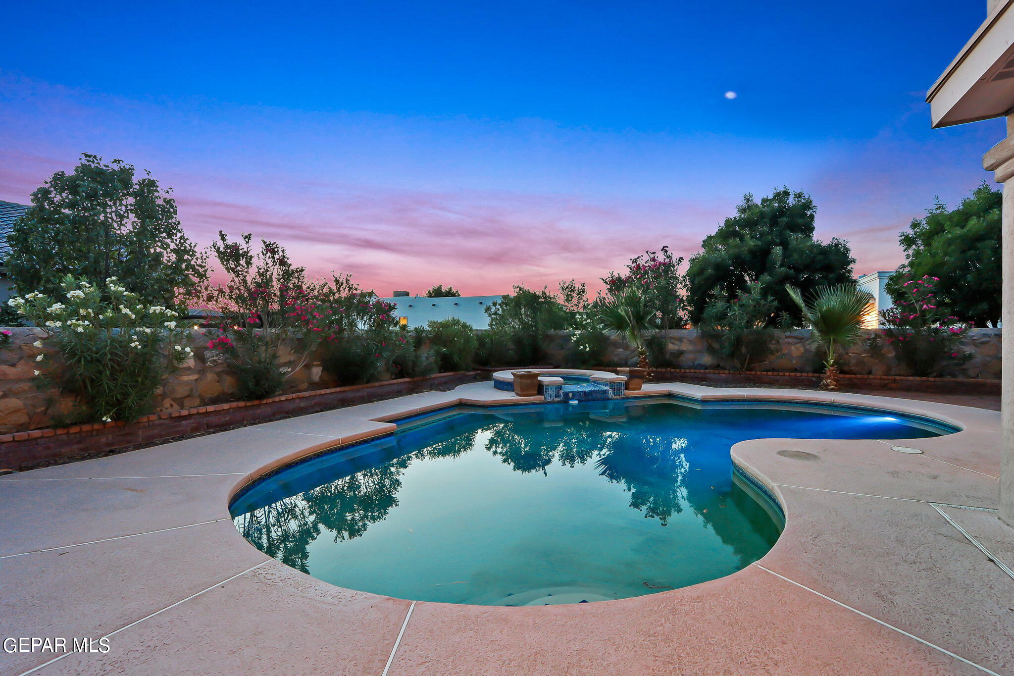 5645 Valley Oak Drive Drive