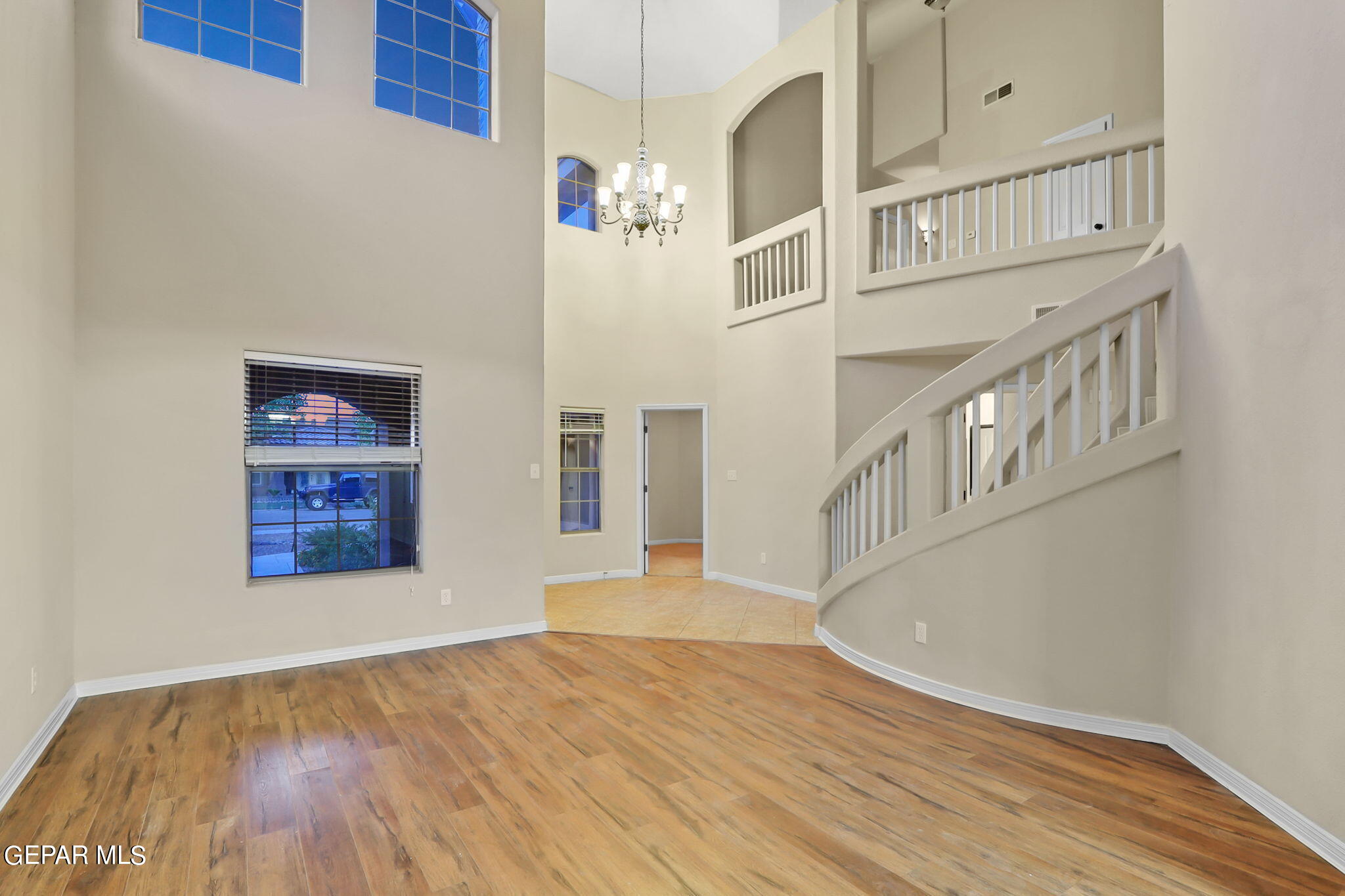 5645 Valley Oak Drive Drive