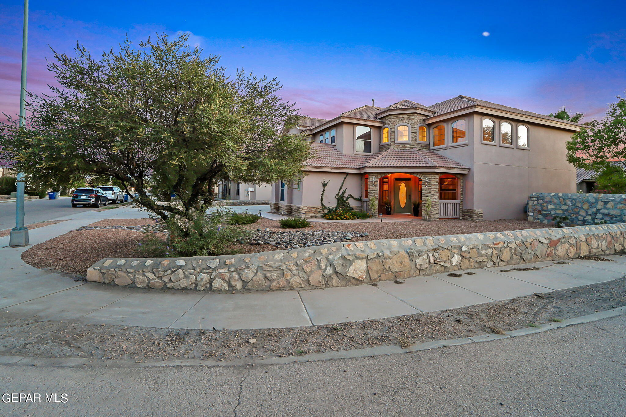 5645 Valley Oak Drive Drive