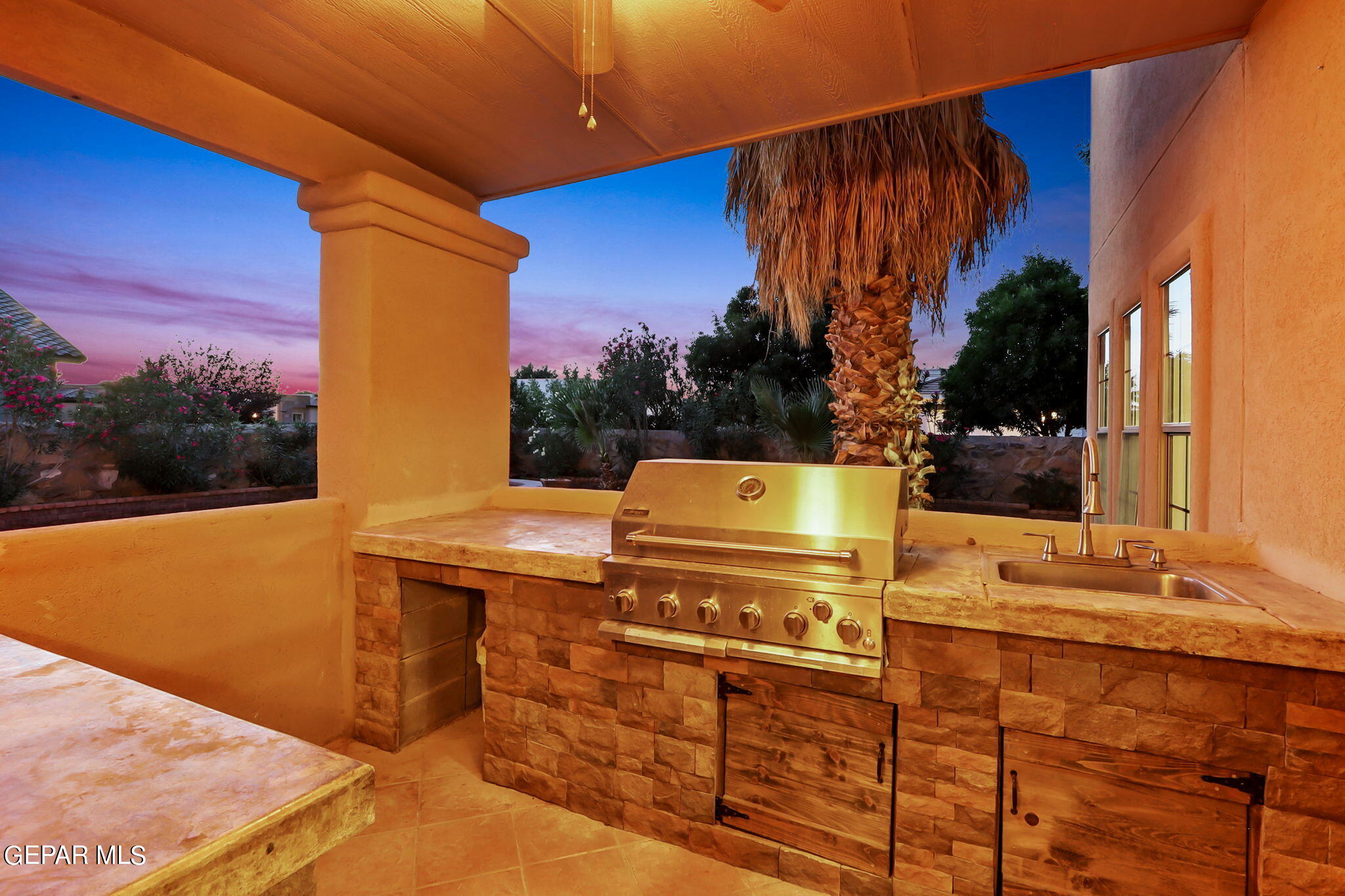 5645 Valley Oak Drive Drive