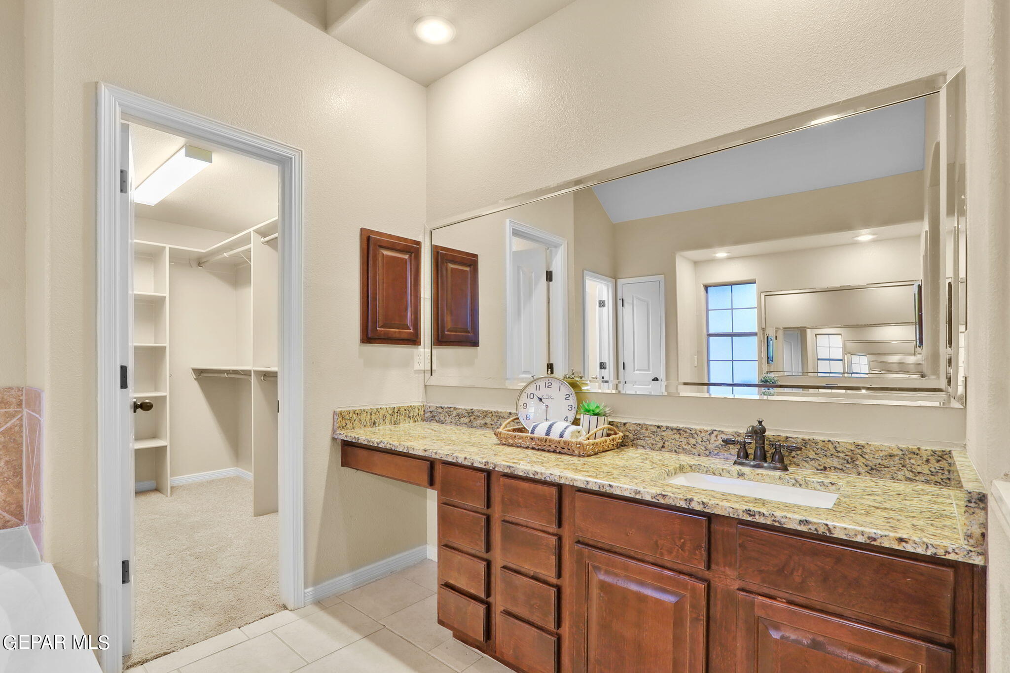 5645 Valley Oak Drive Drive