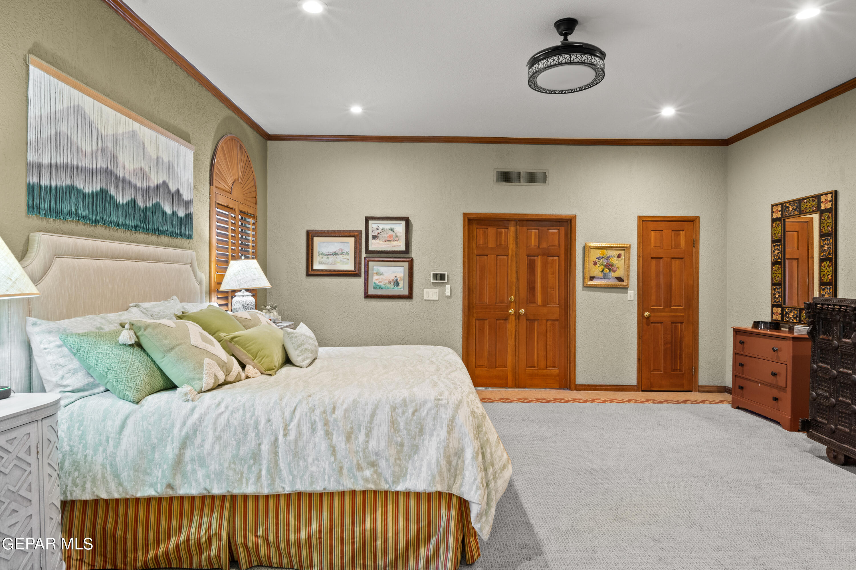 733 ROSINANTE Road