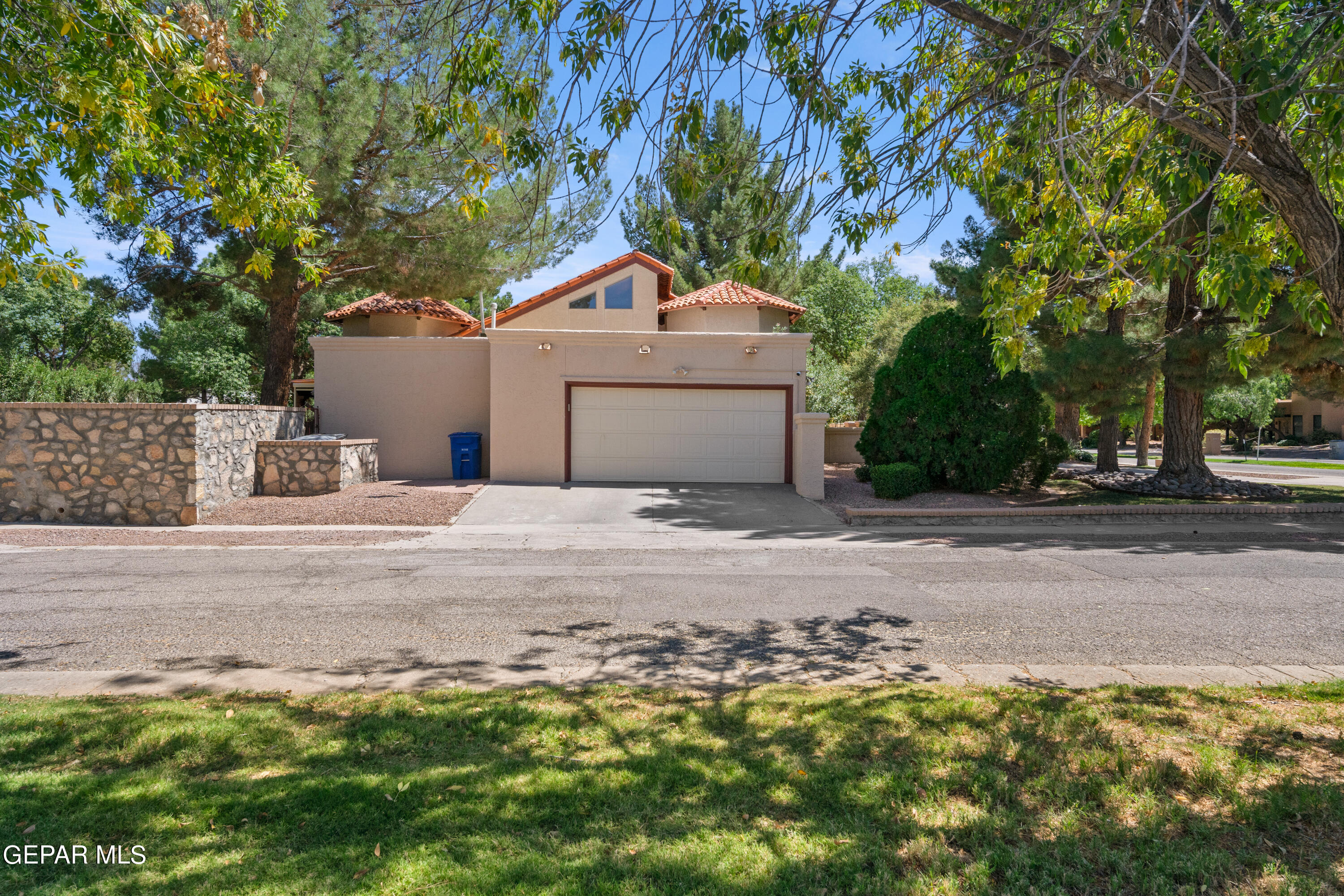 733 ROSINANTE Road