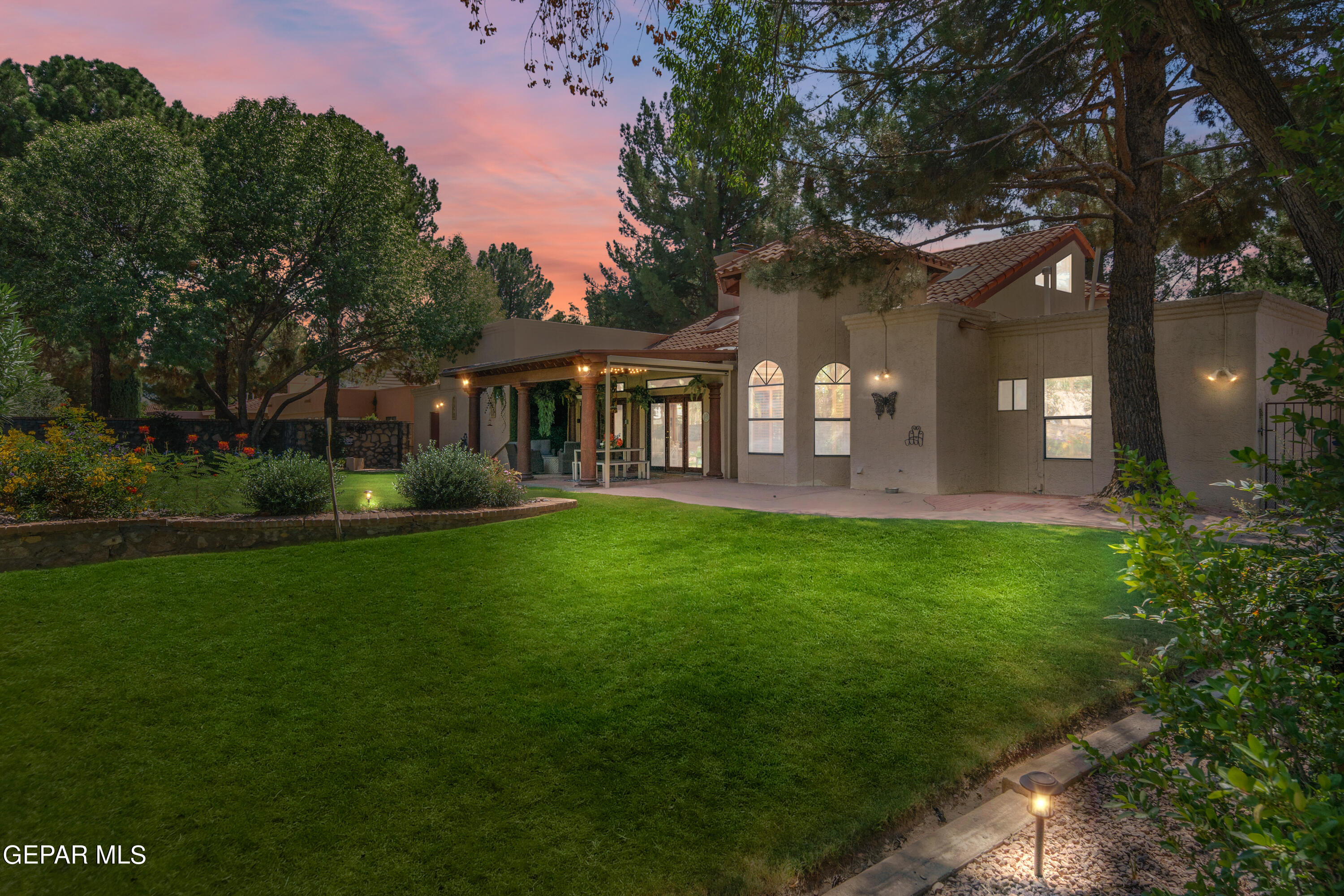 733 ROSINANTE Road