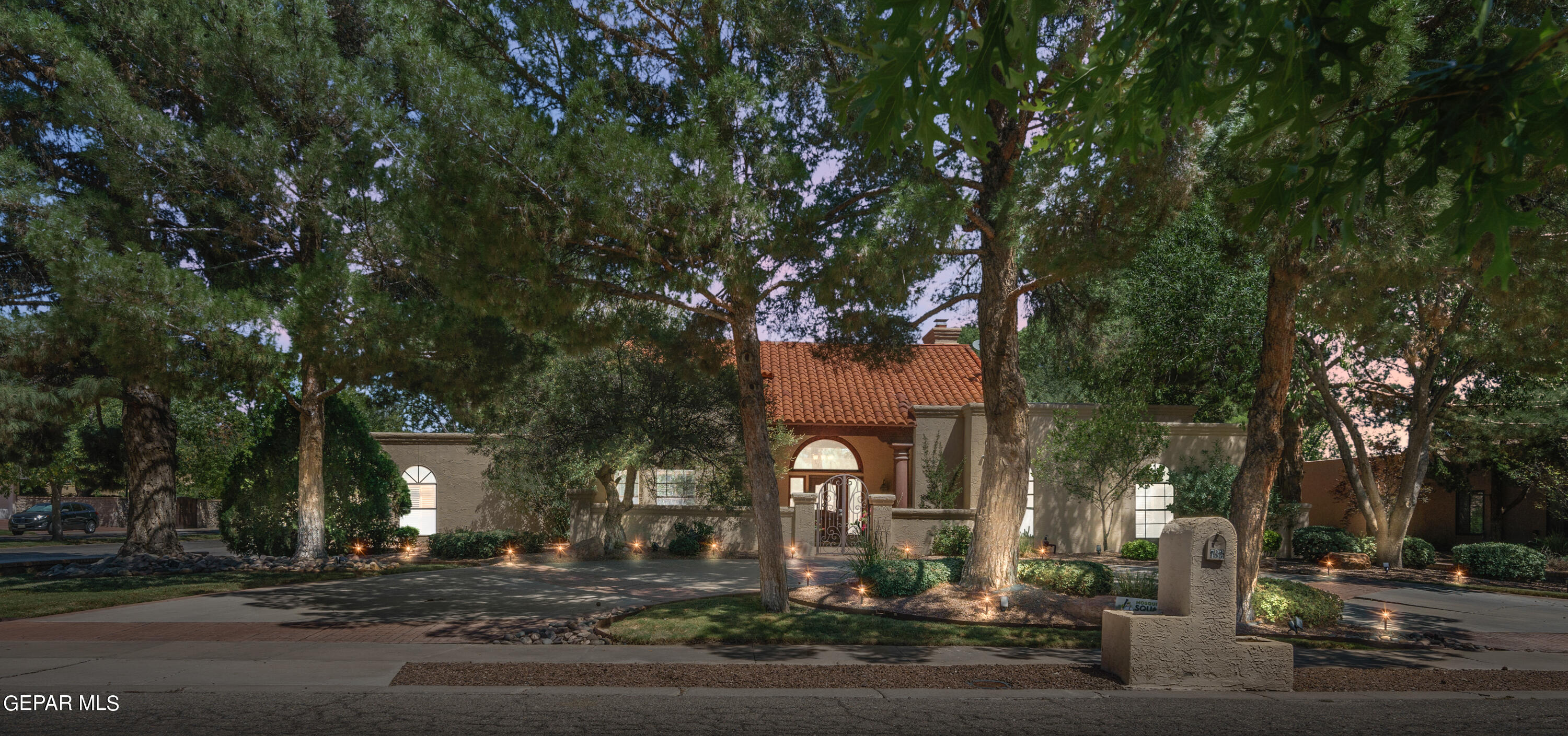 733 ROSINANTE Road