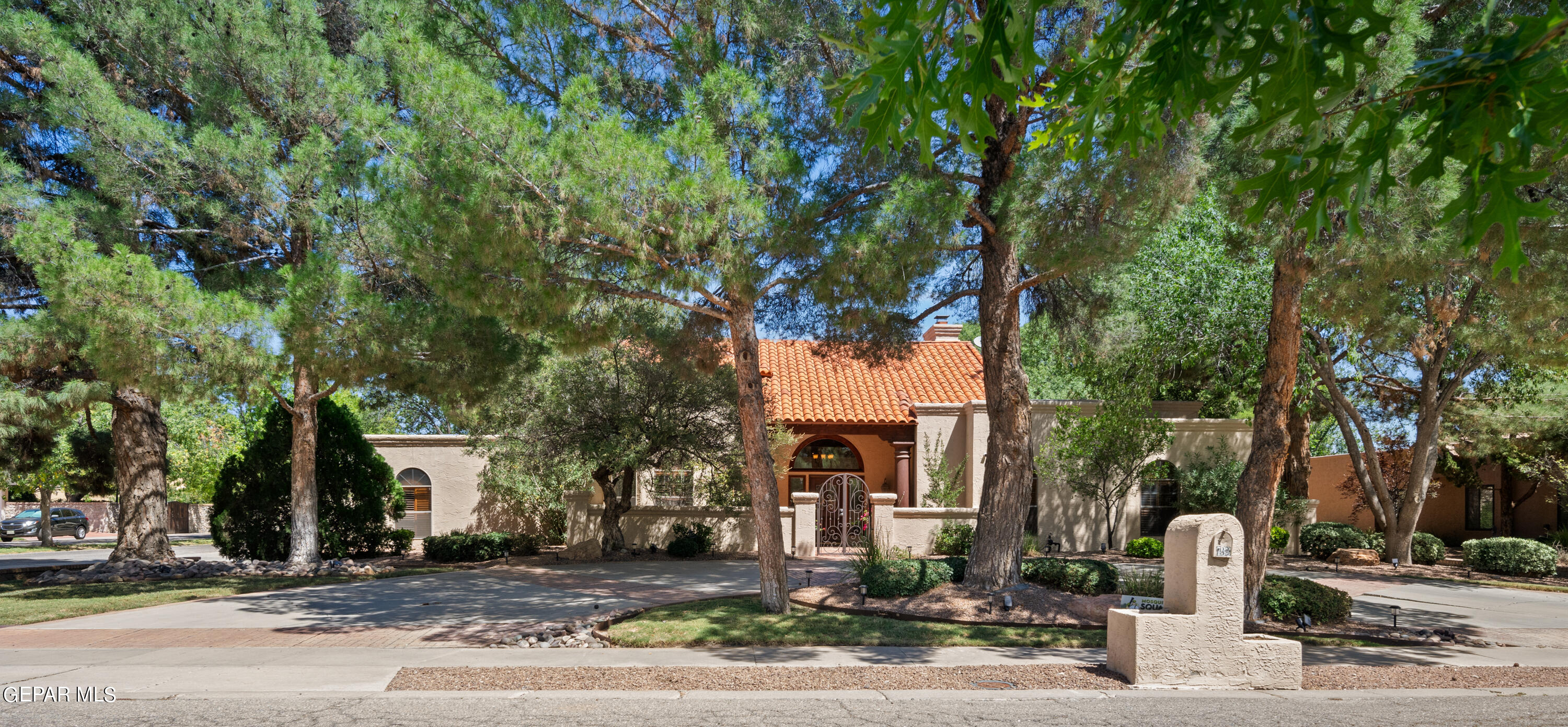733 ROSINANTE Road