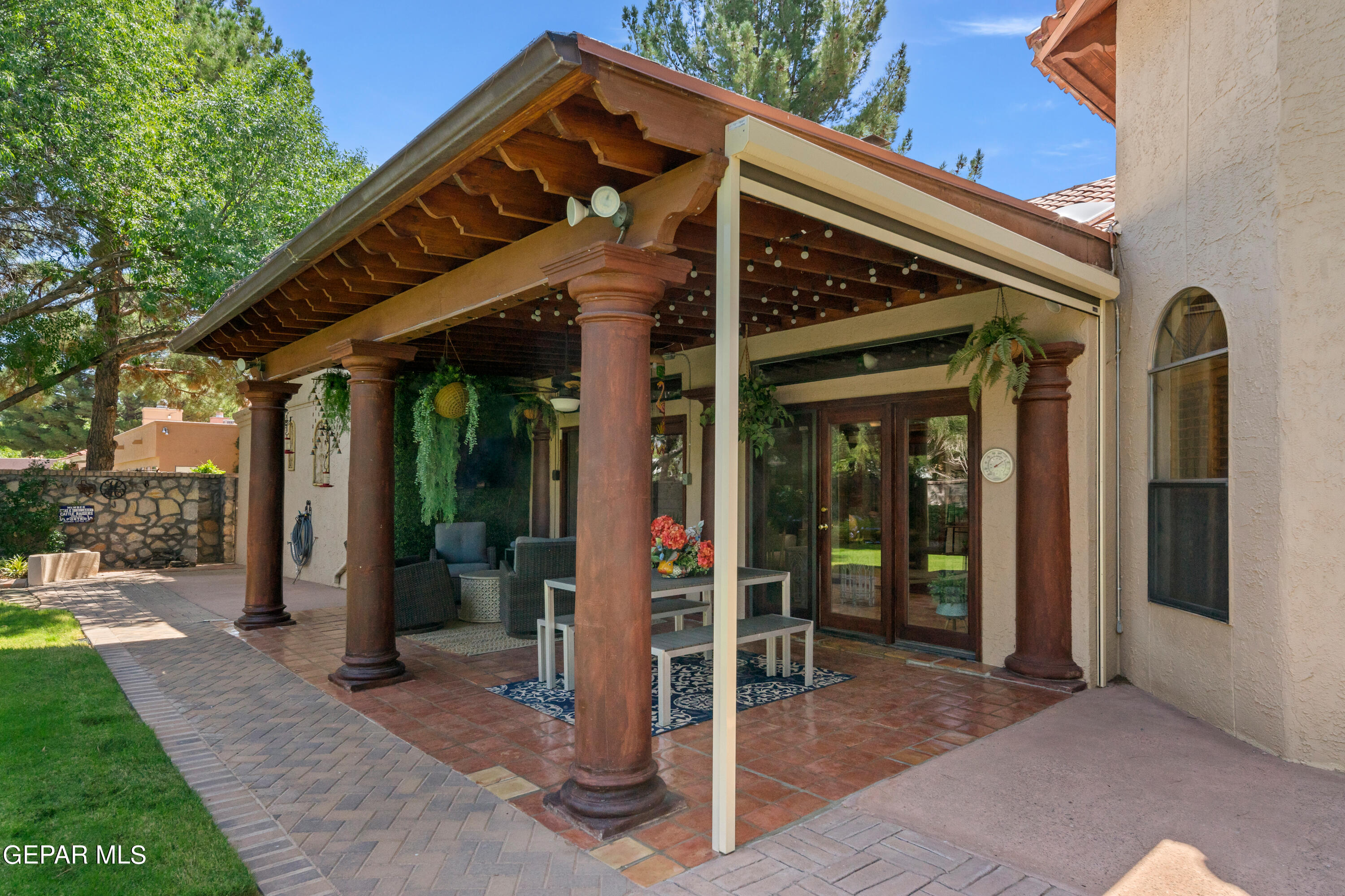 733 ROSINANTE Road