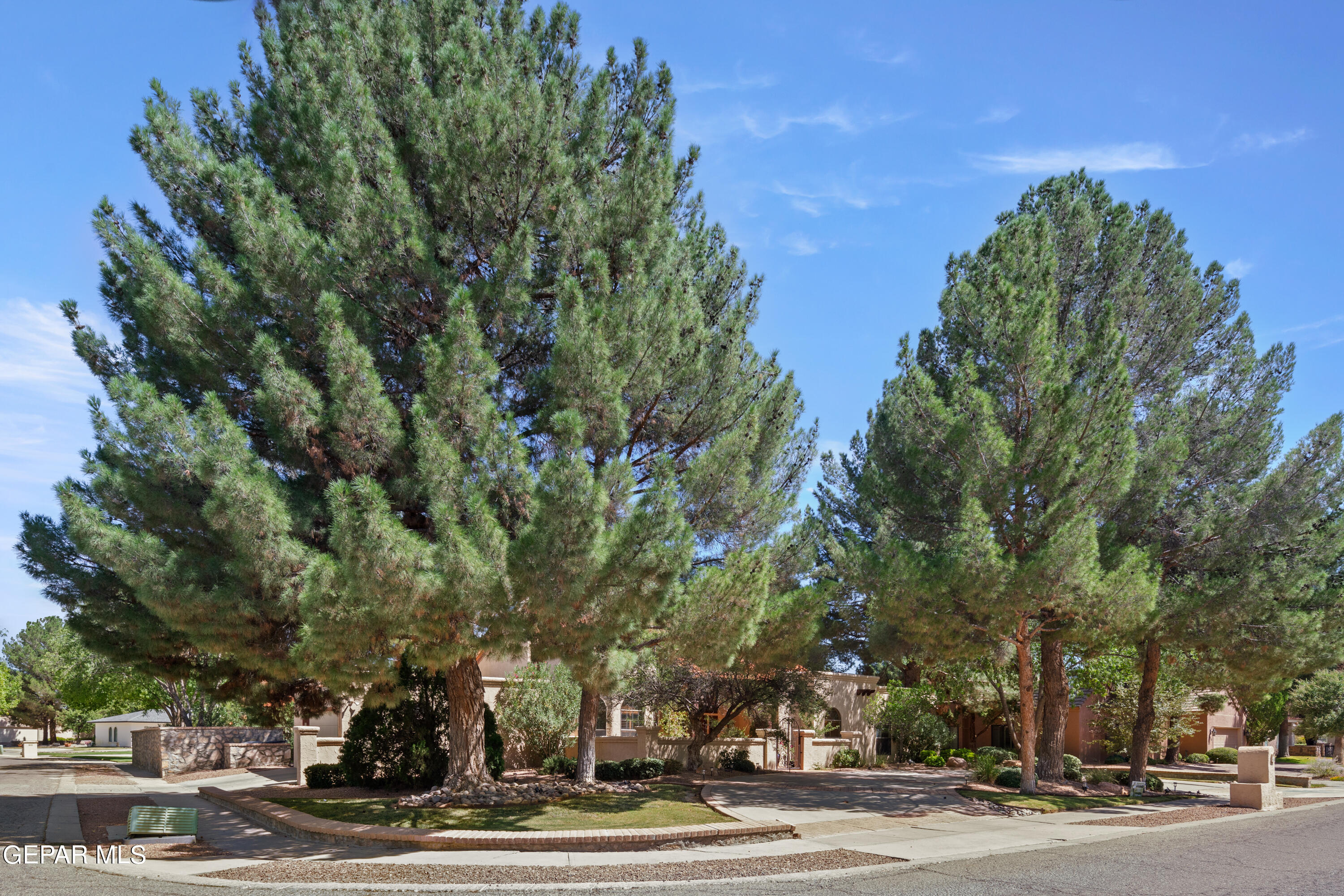 733 ROSINANTE Road