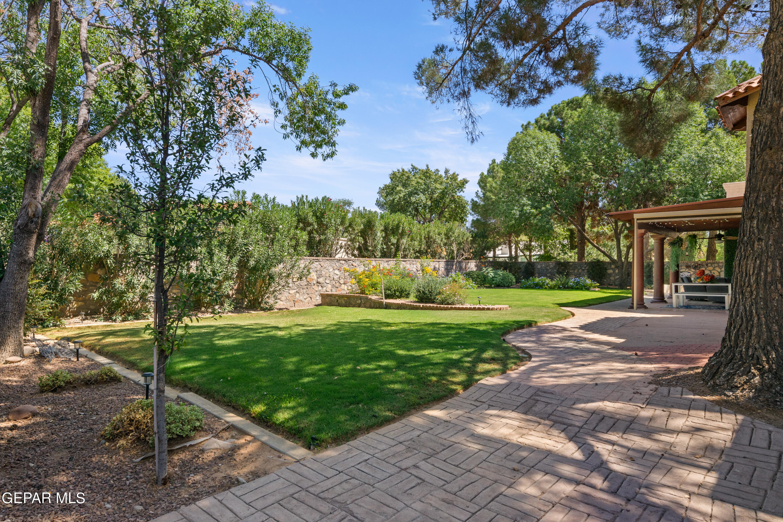 733 ROSINANTE Road