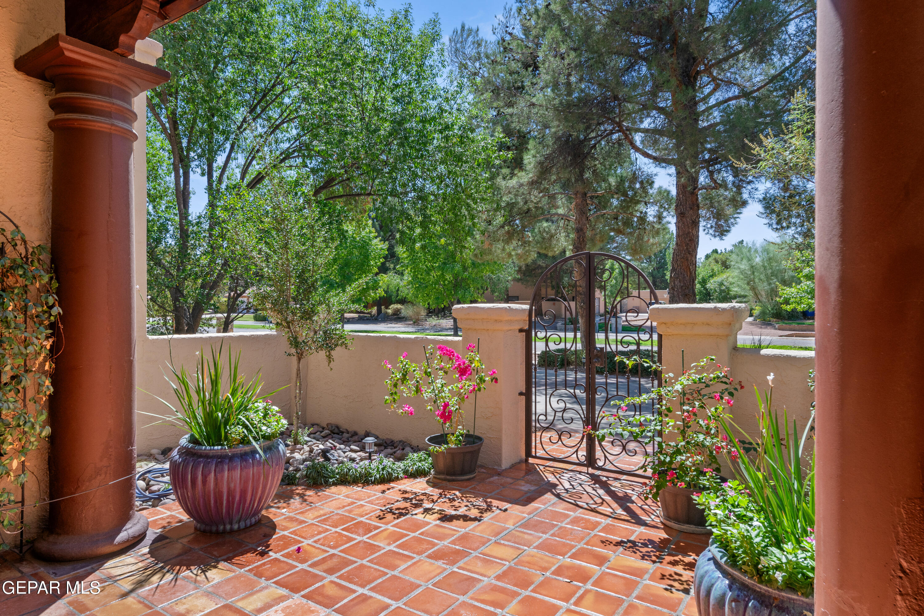 733 ROSINANTE Road