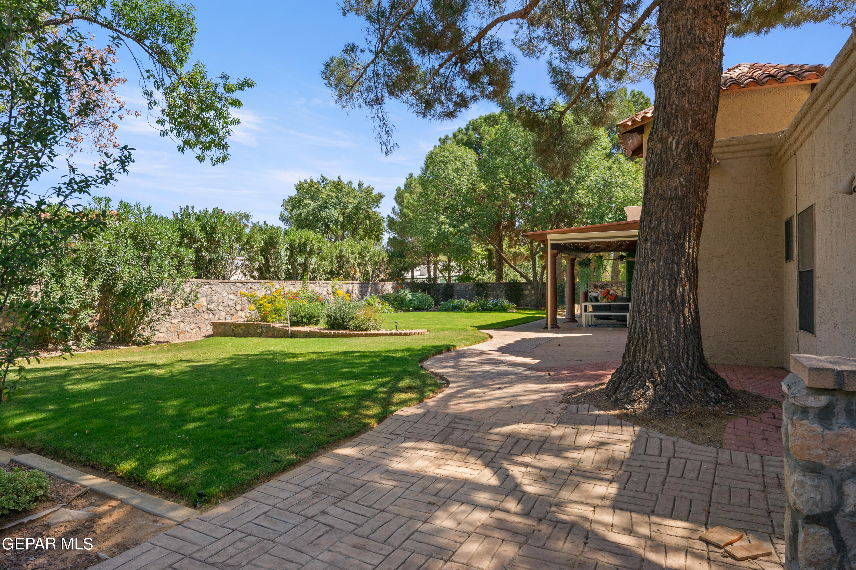 733 ROSINANTE Road