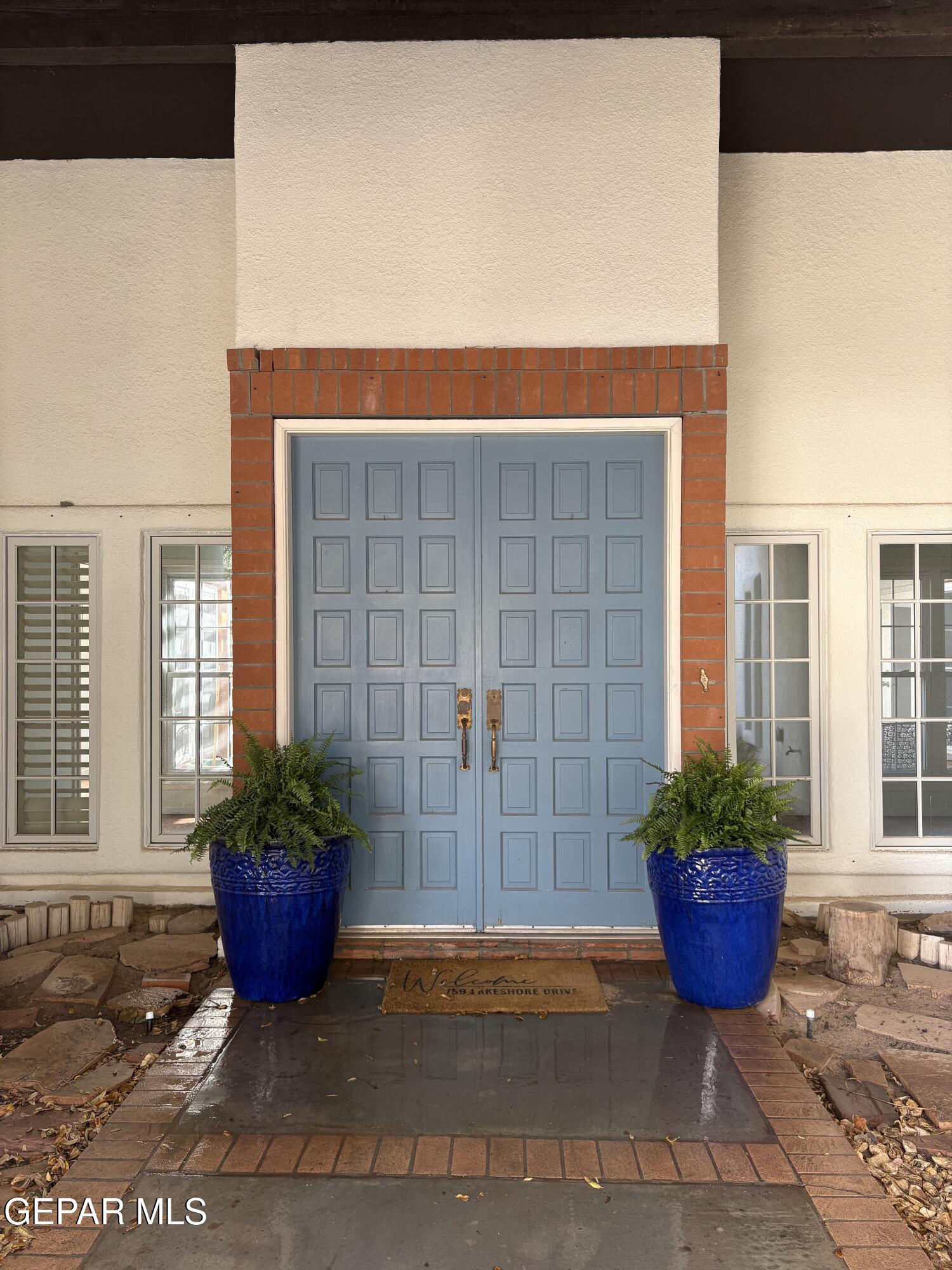 759 Lakeshore Dr Drive