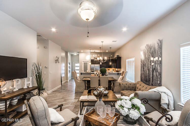 7436 Norte Valley Lane