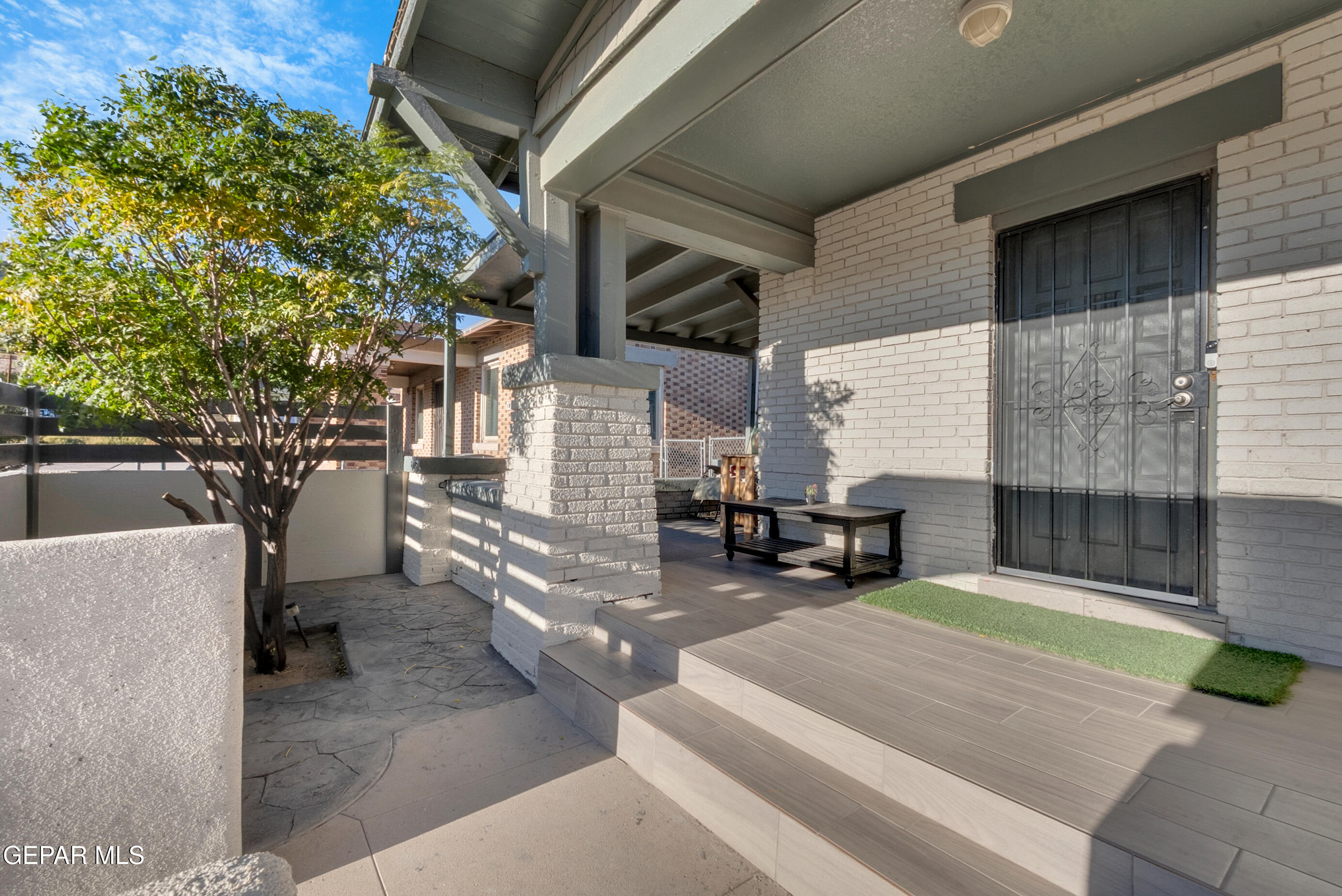 1012 MAPLE Street