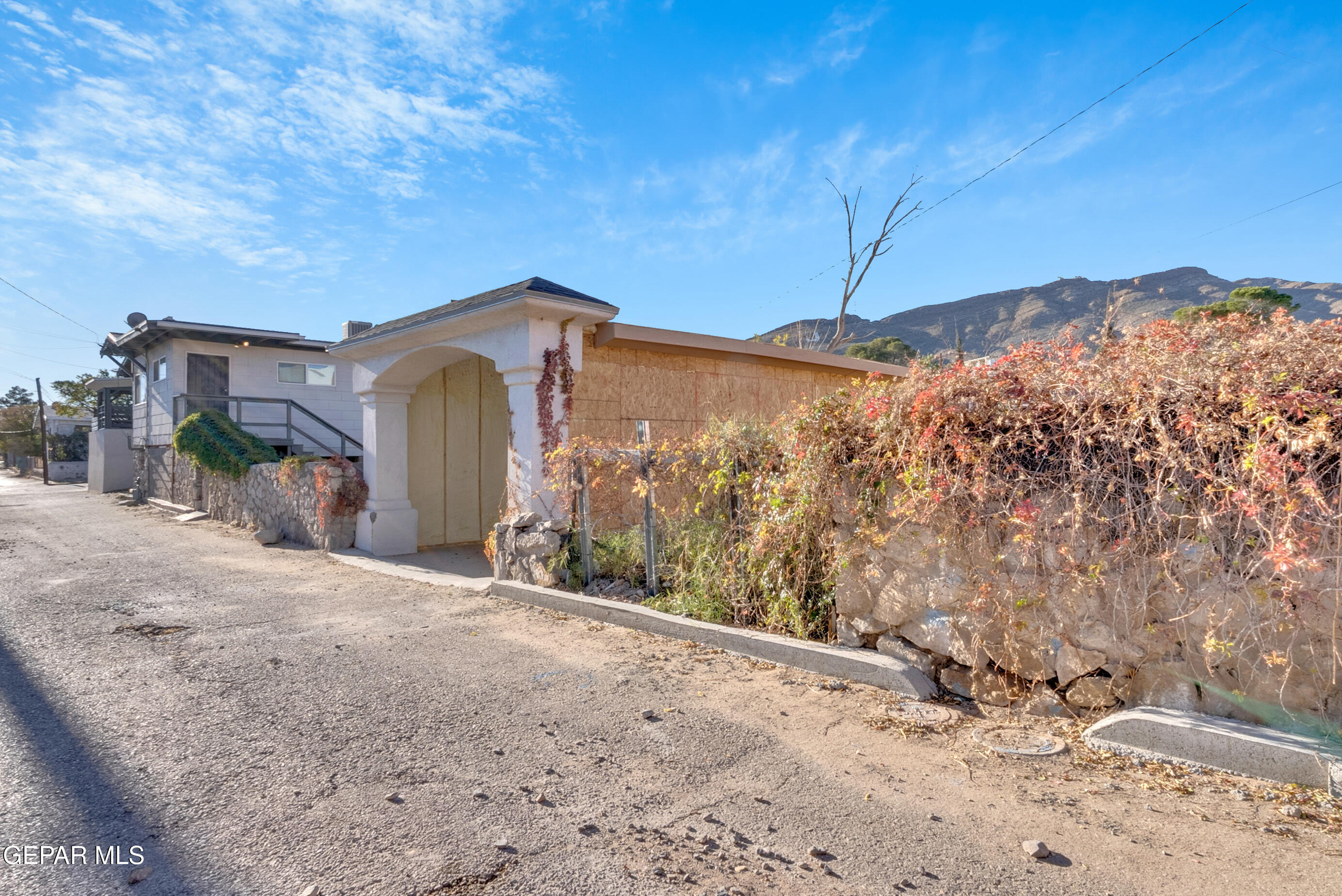 1012 MAPLE Street