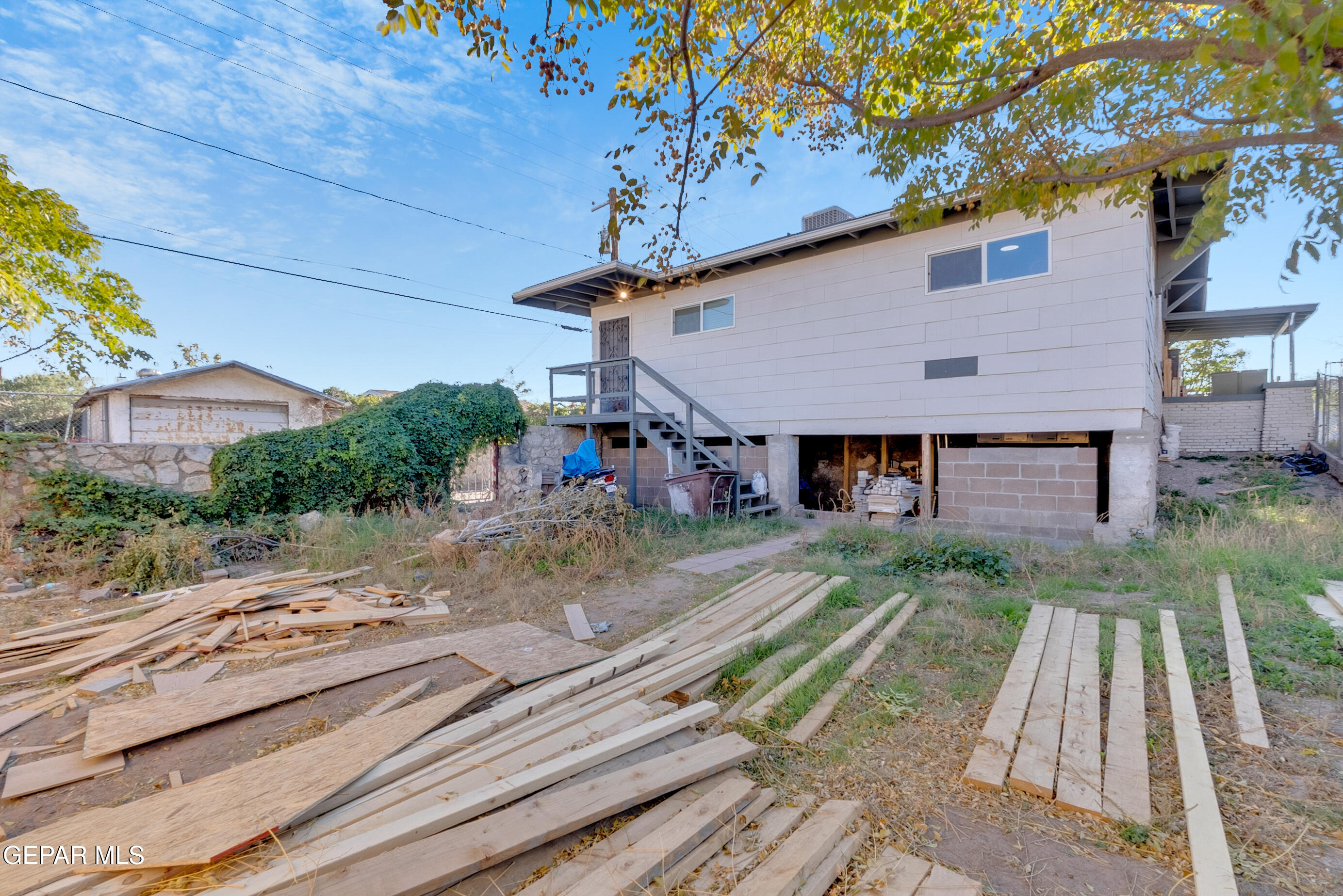 1012 MAPLE Street