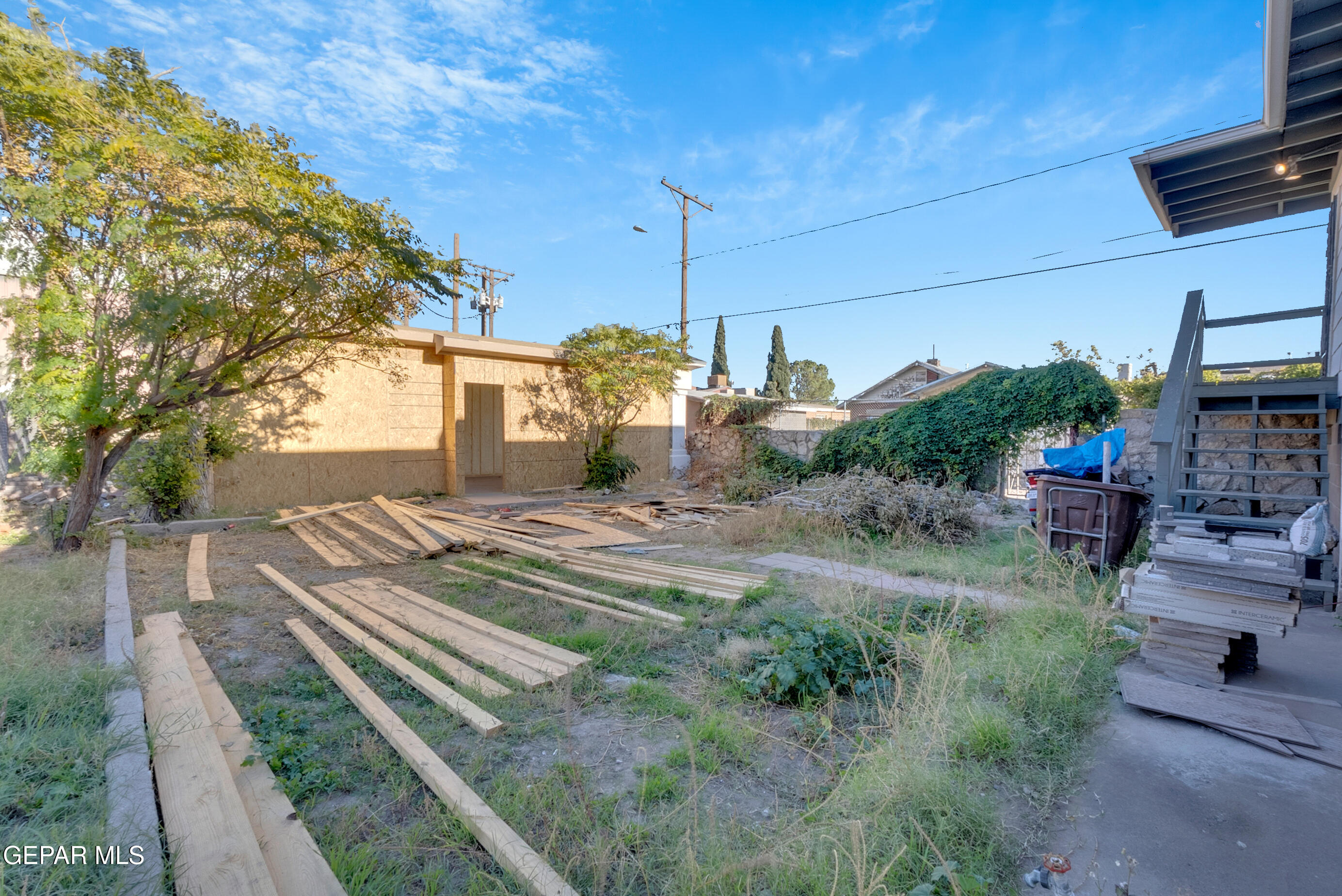 1012 MAPLE Street