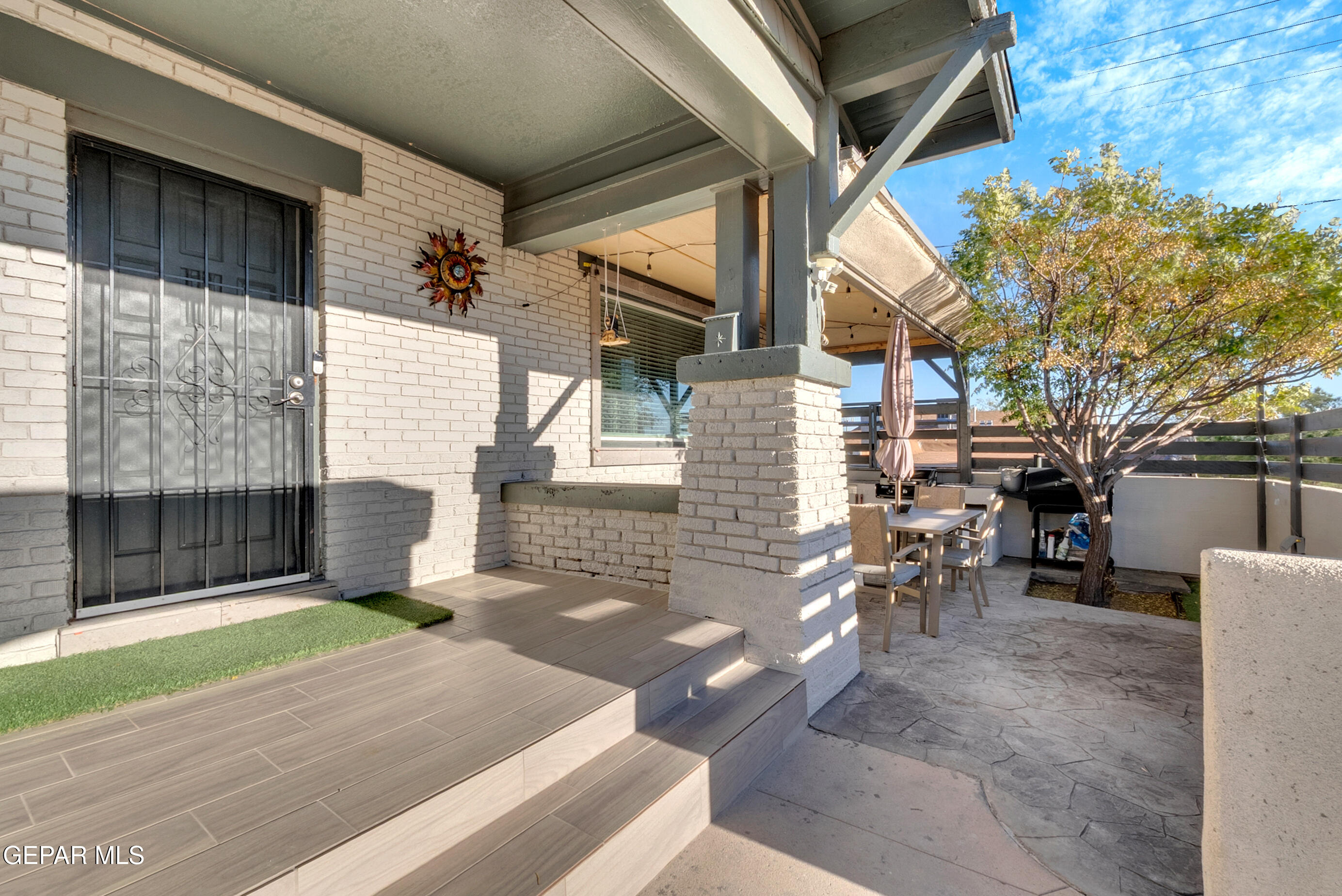 1012 MAPLE Street