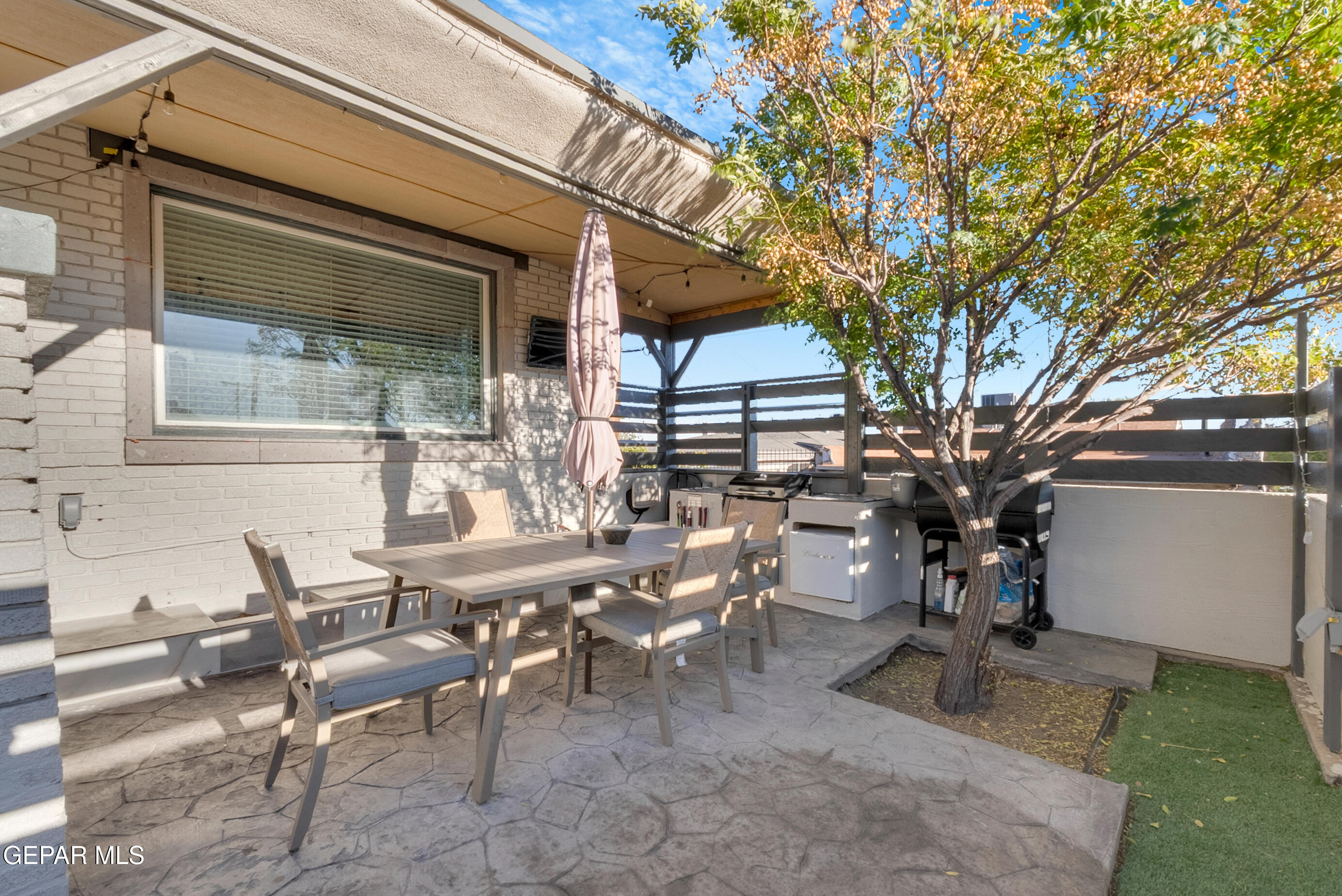 1012 MAPLE Street
