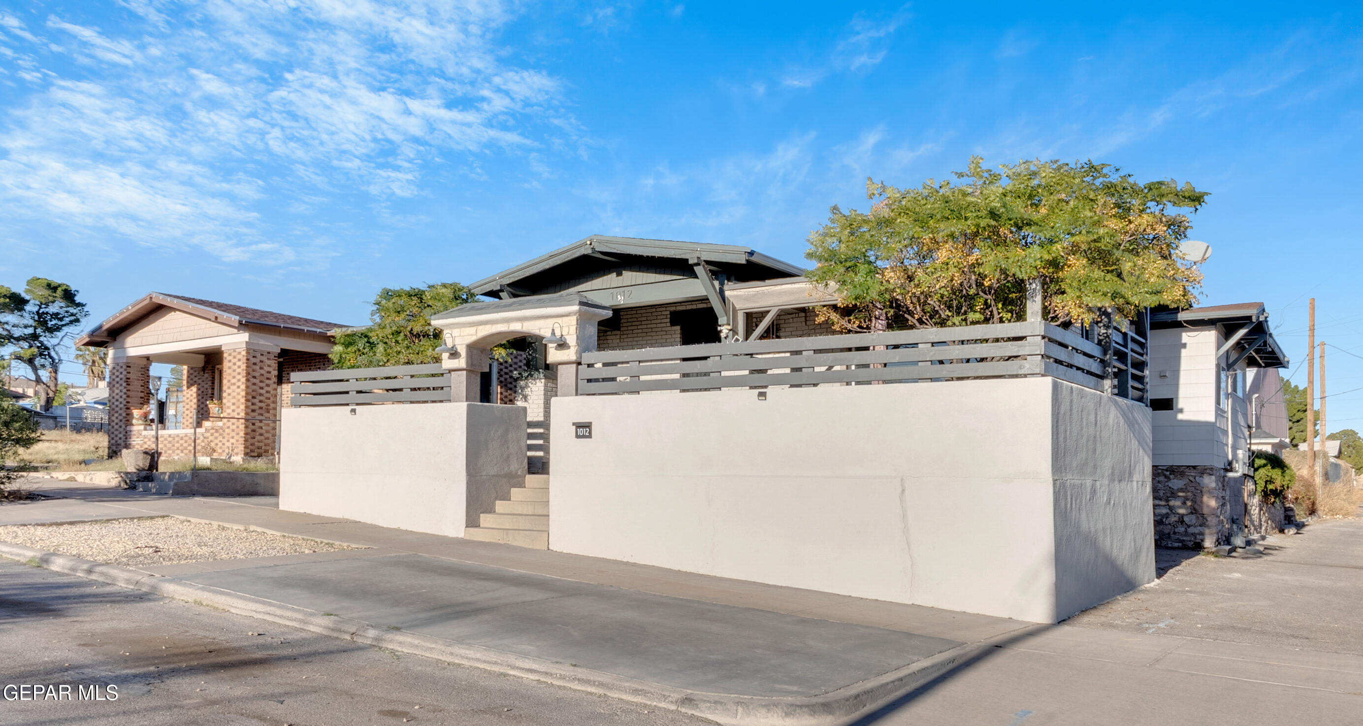 1012 MAPLE Street