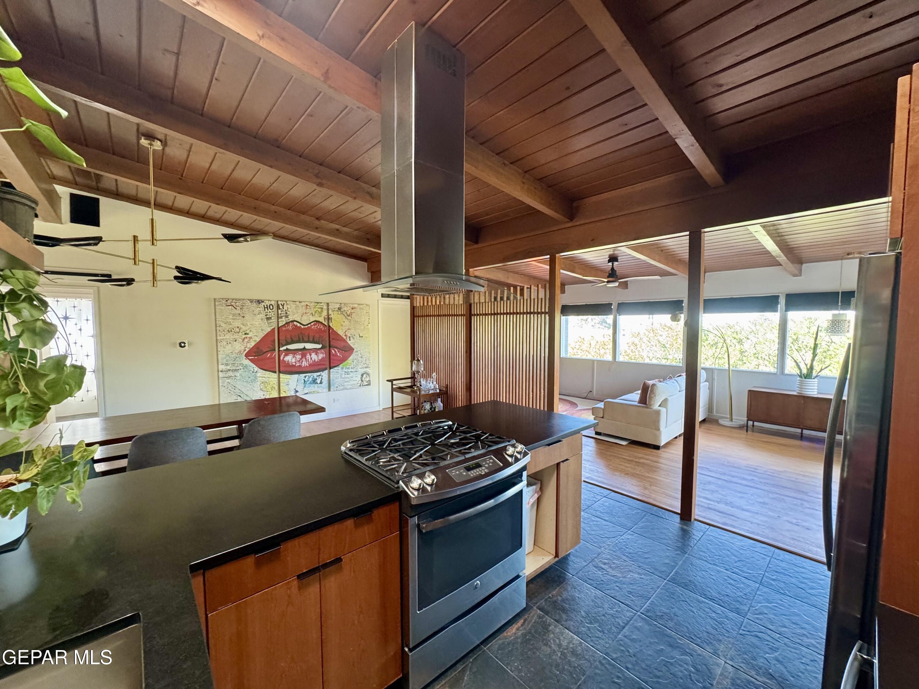 931 MESITA Drive