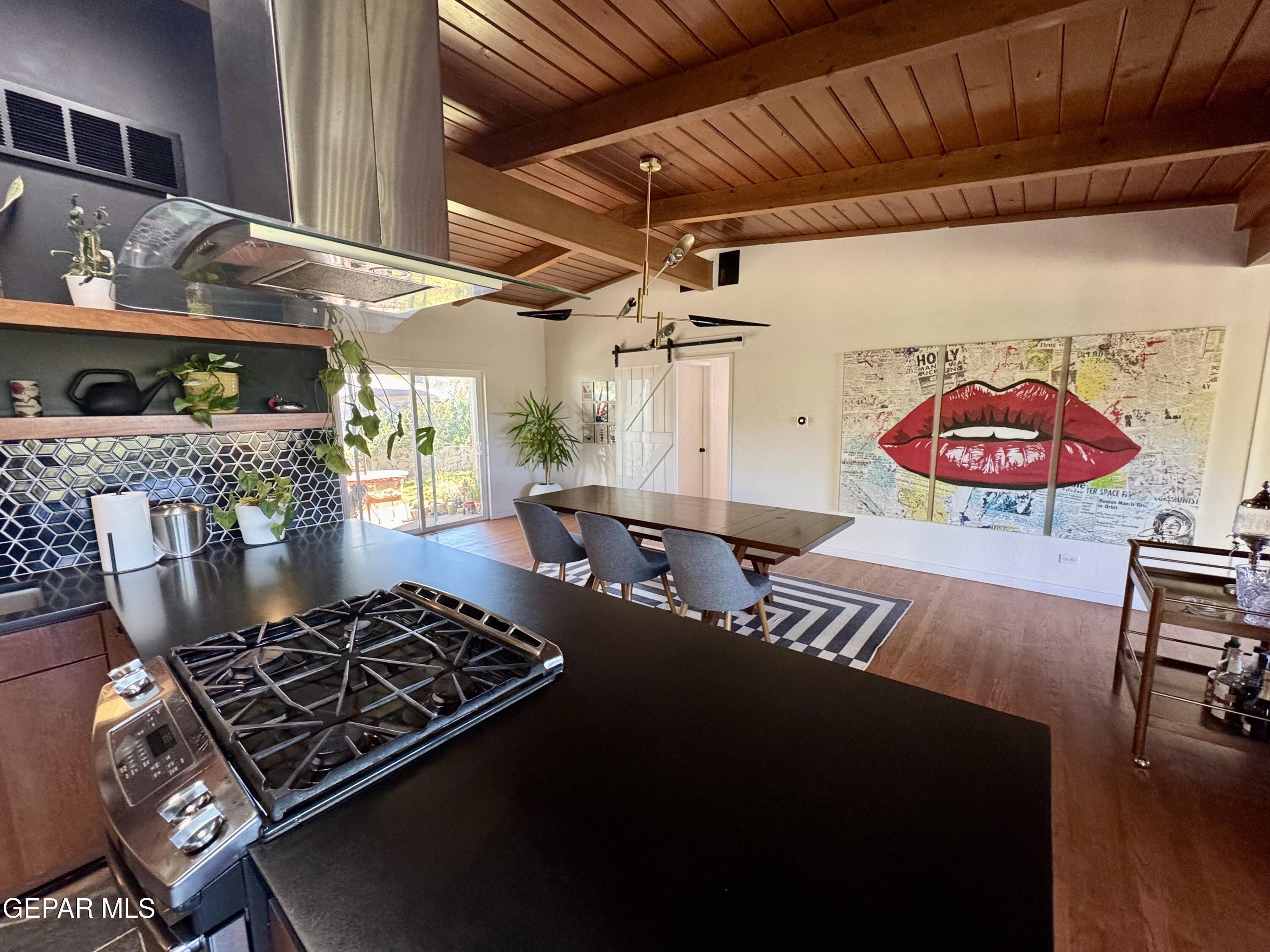 931 MESITA Drive